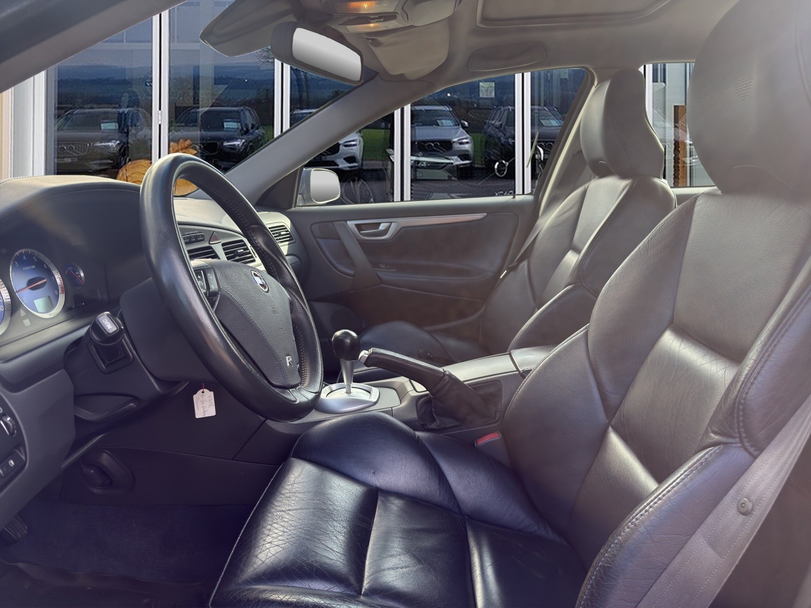 VOLVO V70 R 2.5 20V T 300 AWD-image-11