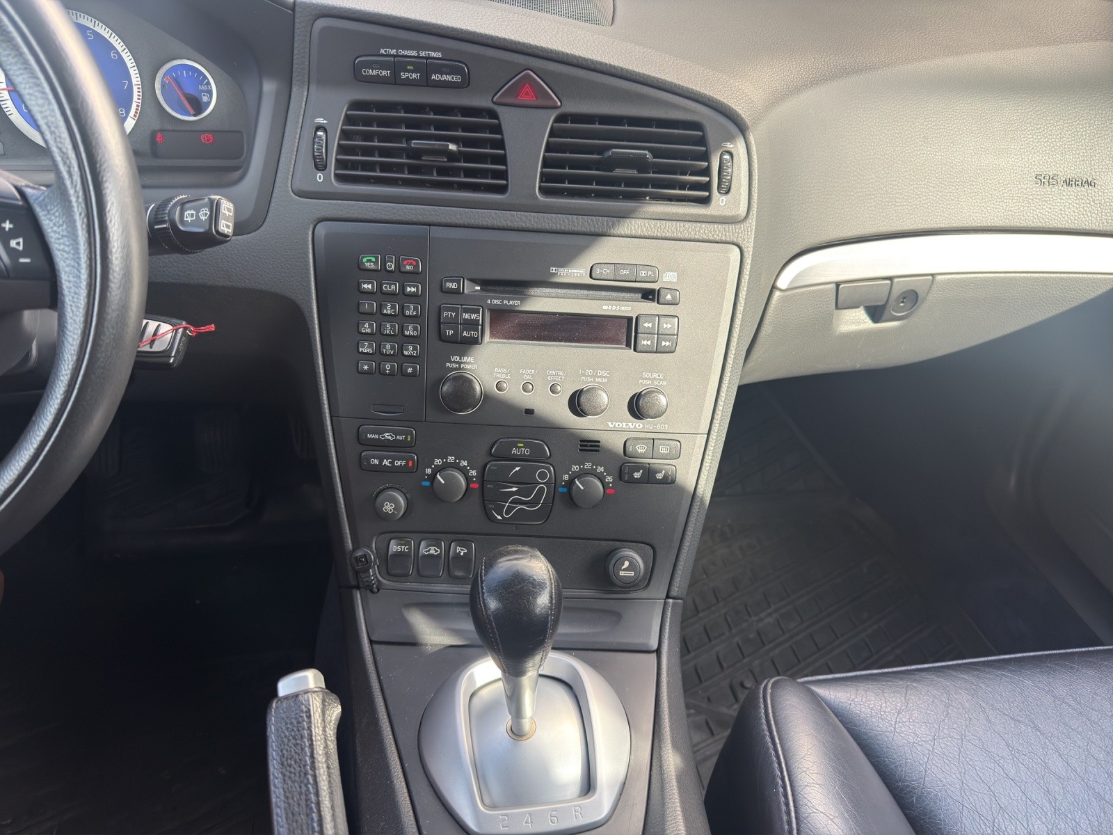 VOLVO V70 R 2.5 20V T 300 AWD-image-14