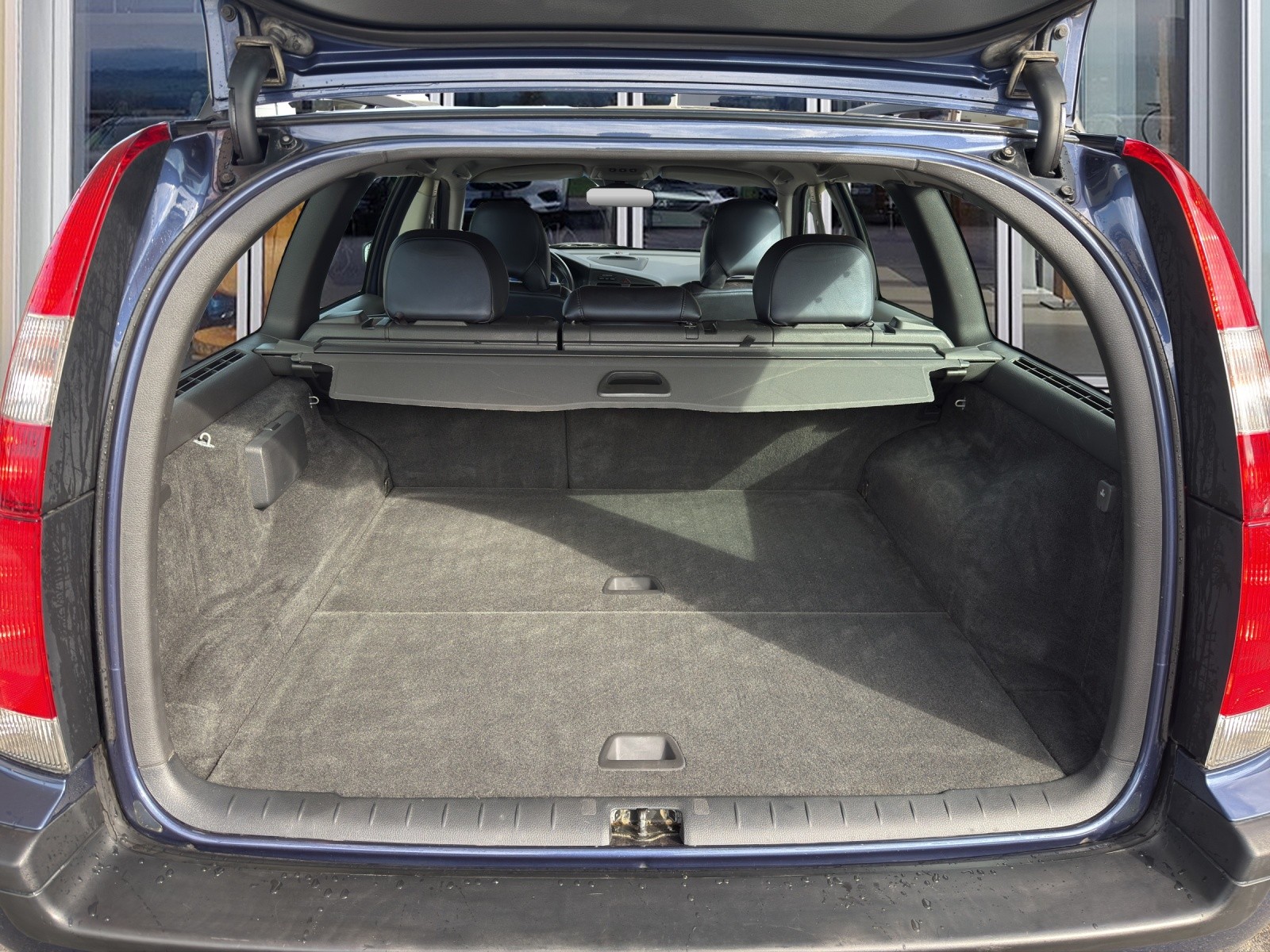 VOLVO V70 R 2.5 20V T 300 AWD-image-8