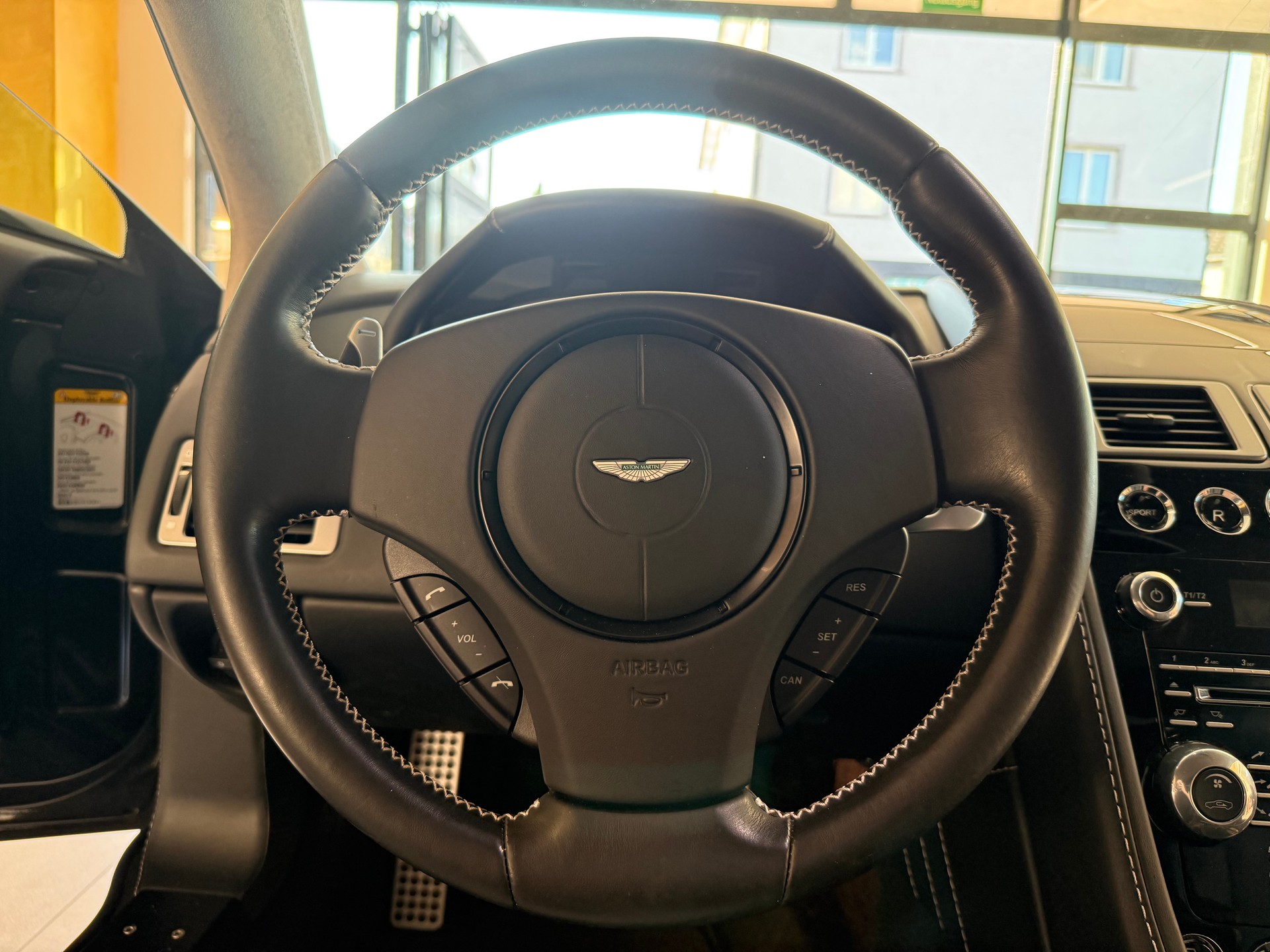 ASTON MARTIN VantageS R-image-16