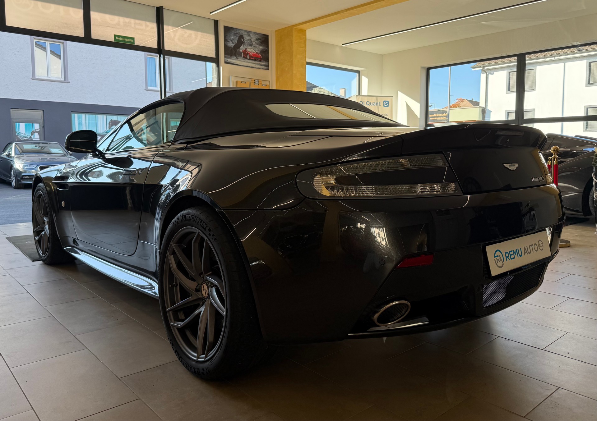 ASTON MARTIN VantageS R-image-5