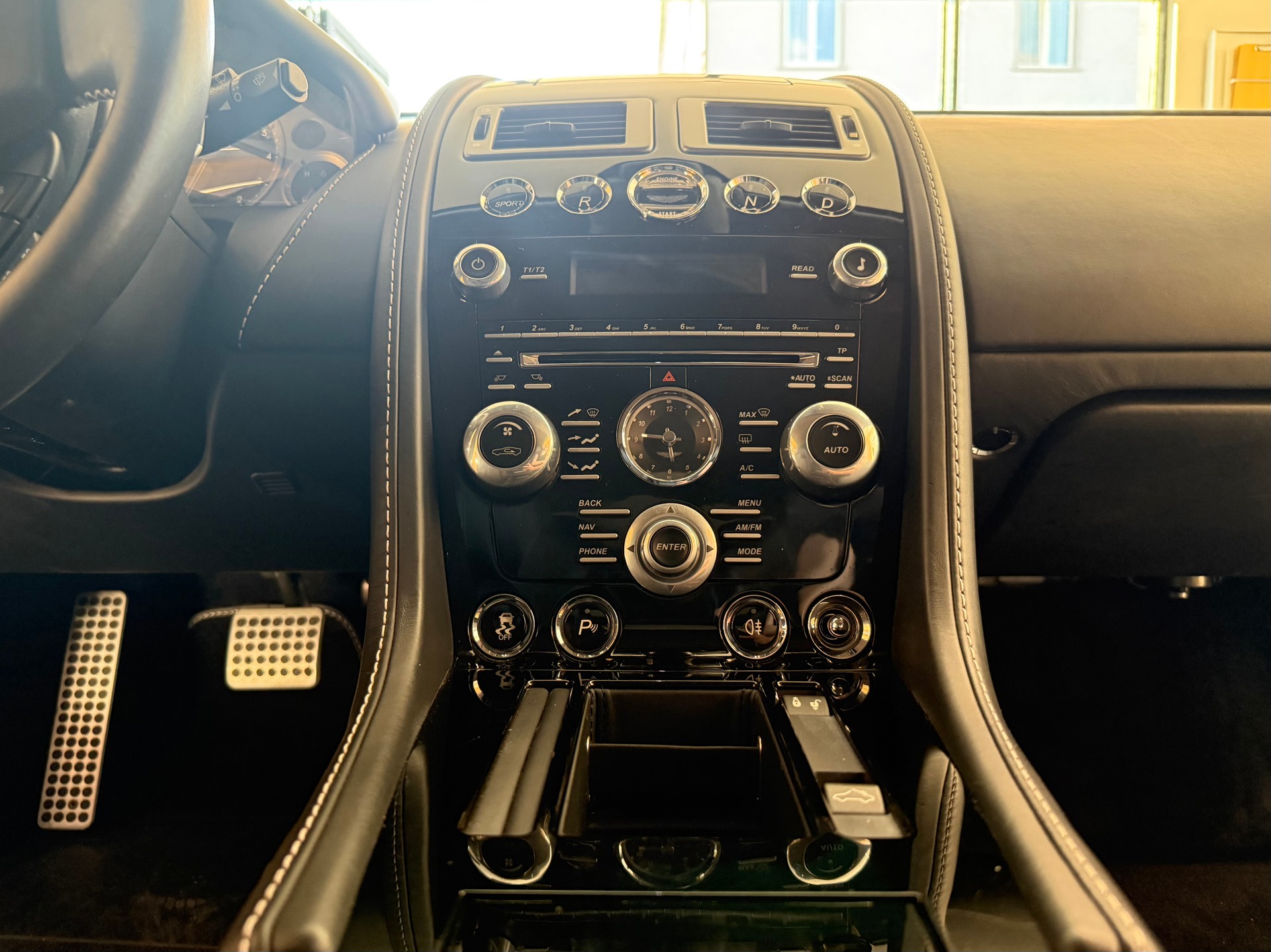 ASTON MARTIN VantageS R-image-17