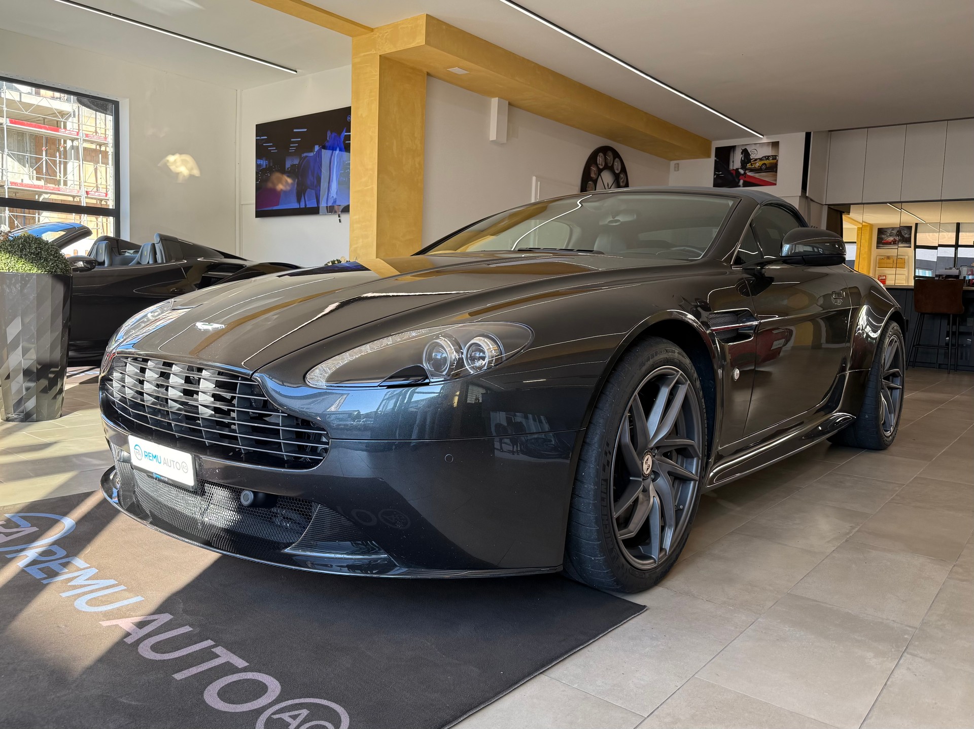 ASTON MARTIN VantageS R-image-7
