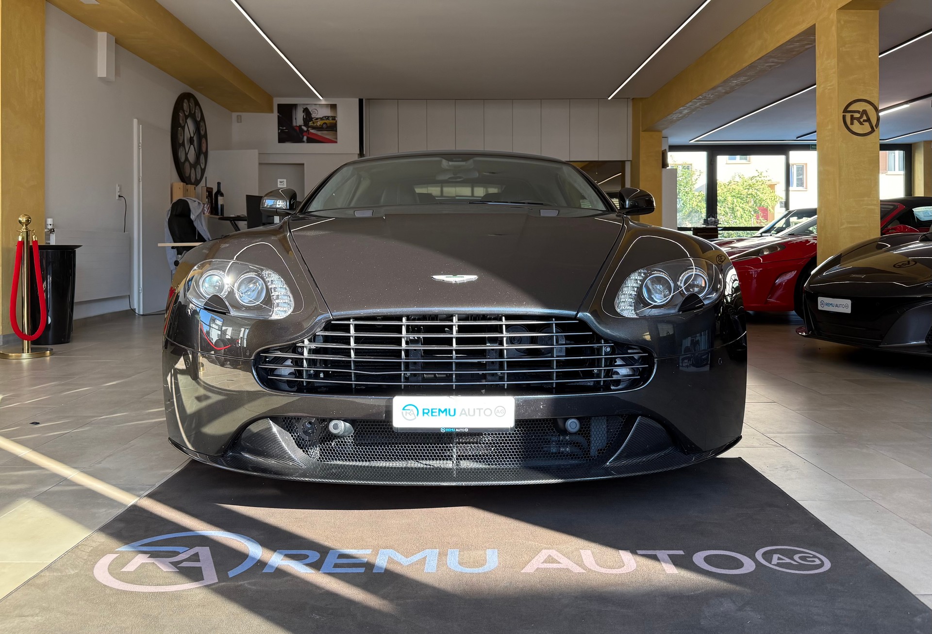 ASTON MARTIN VantageS R-image-8