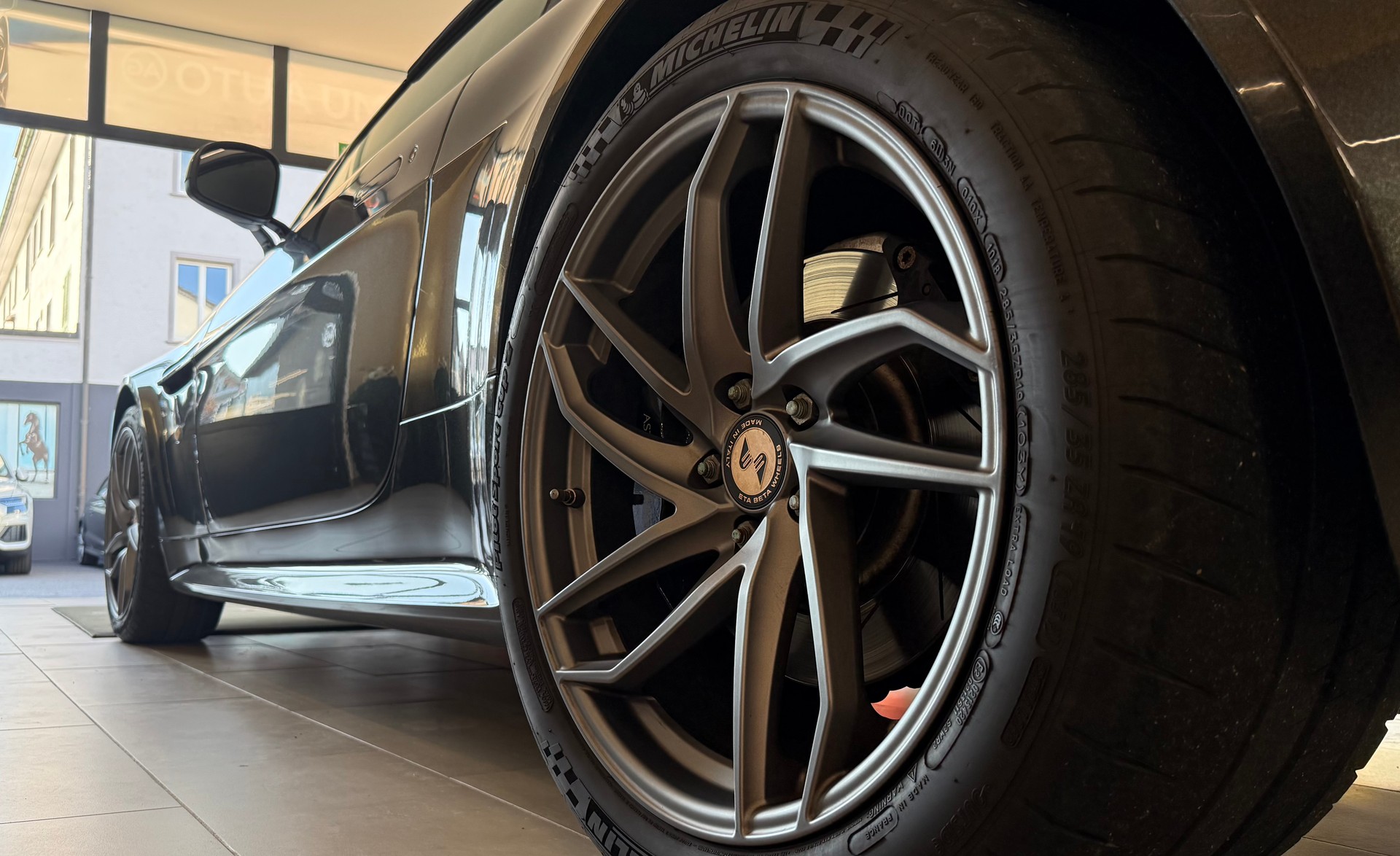 ASTON MARTIN VantageS R-image-18