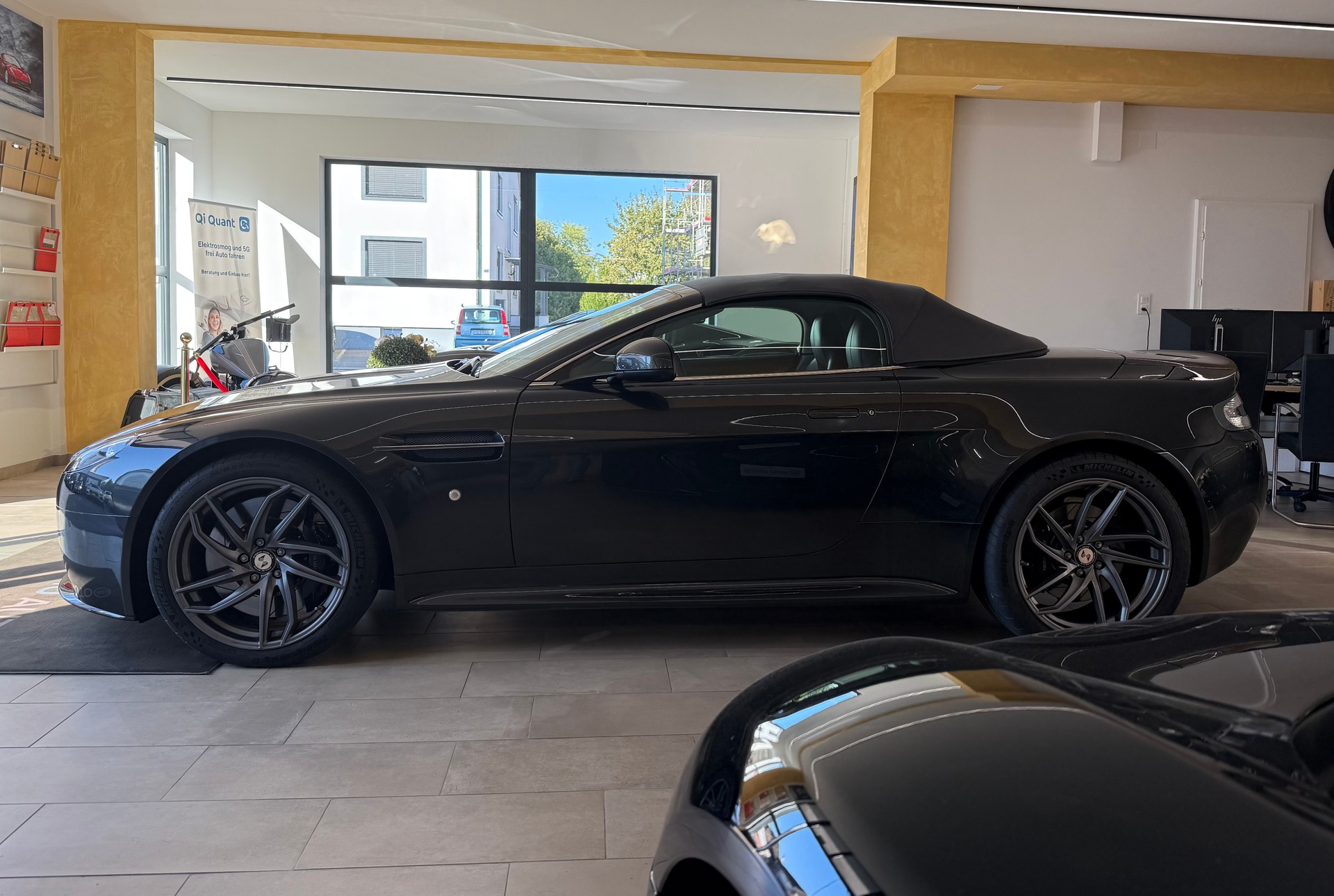 ASTON MARTIN VantageS R-image-6
