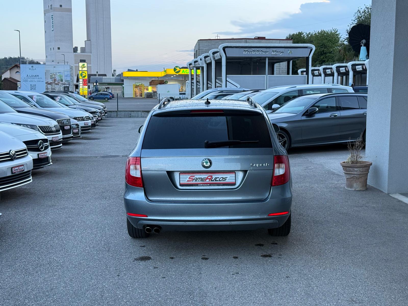 SKODA Superb Combi 2.0 TDi Ambition DSG-image-2