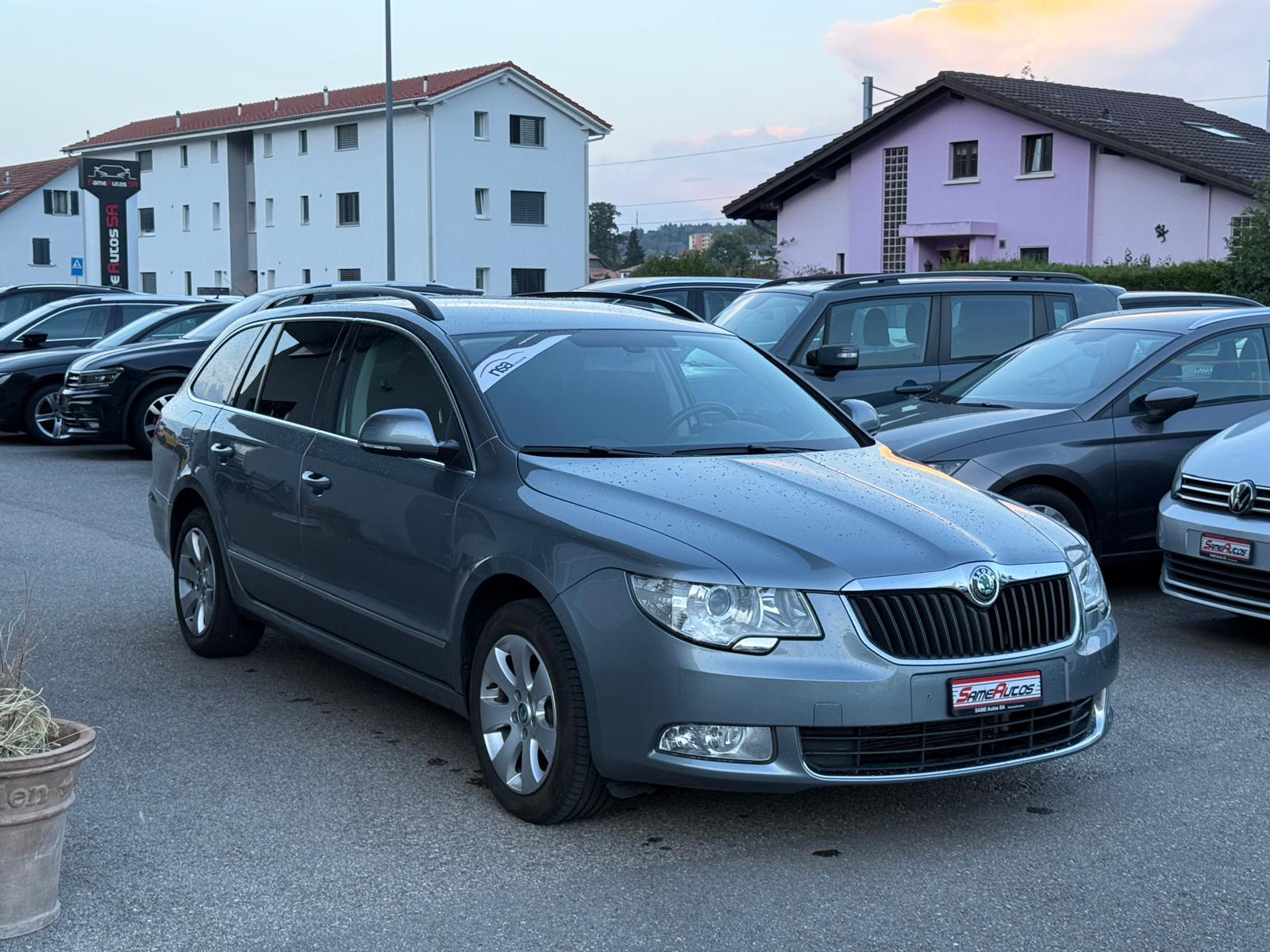 SKODA Superb Combi 2.0 TDi Ambition DSG-image-0
