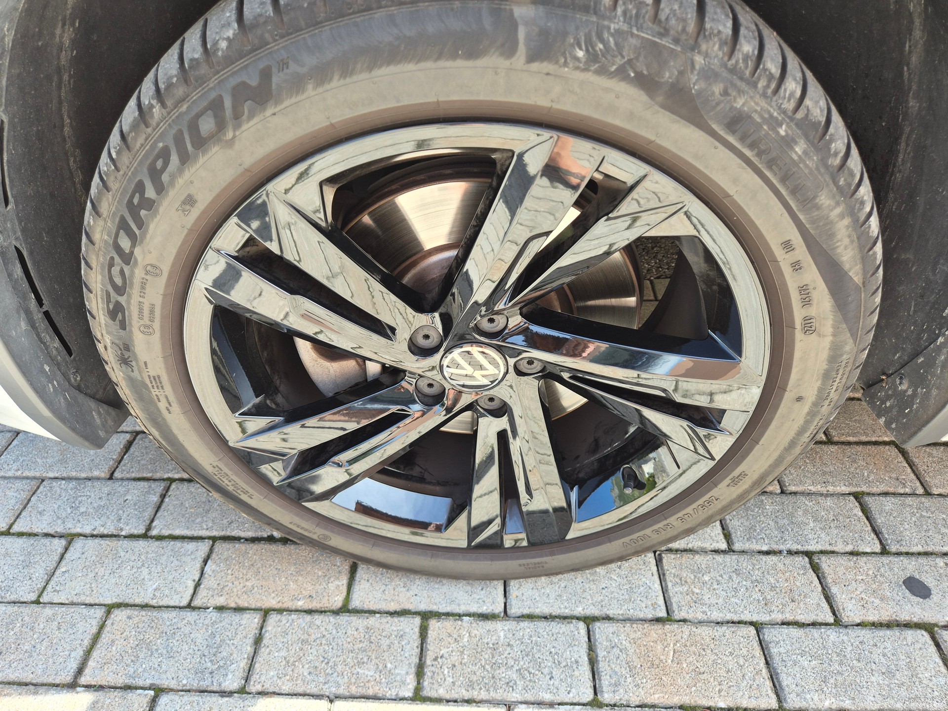 VW Tiguan 2.0TSI R-Line 4Motion DSG-image-15