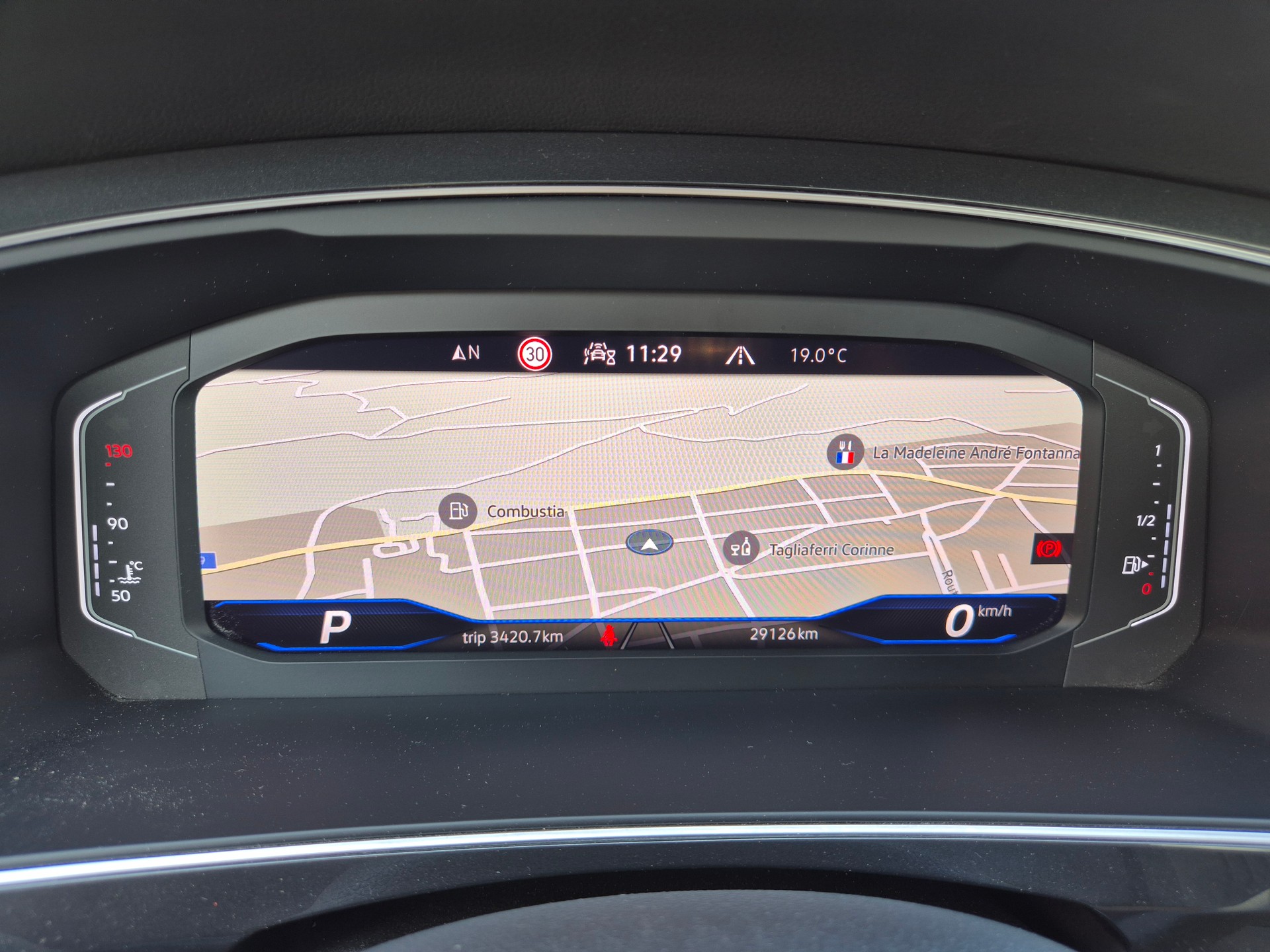VW Tiguan 2.0TSI R-Line 4Motion DSG-image-11