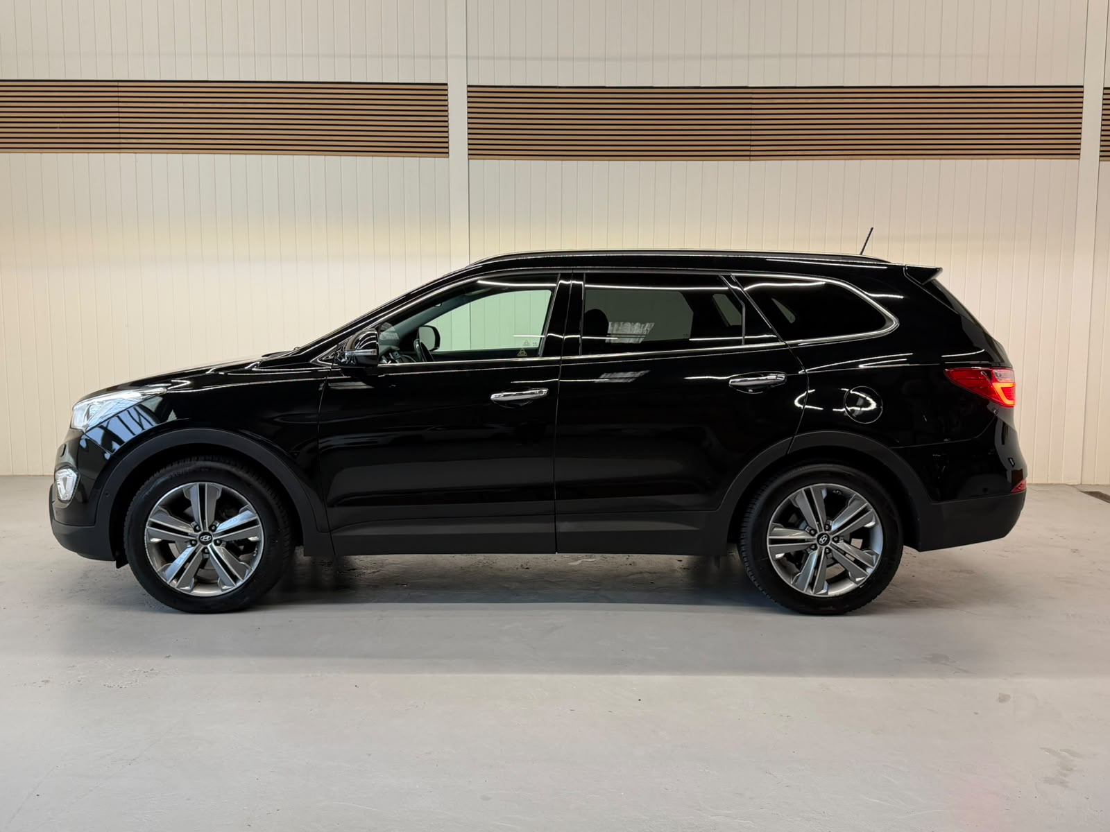 HYUNDAI Gr.SantaFe 2.2 CRDI Vertex 4WD Automatic, frisch ab MFK und Service, 7 Plätze-image-1
