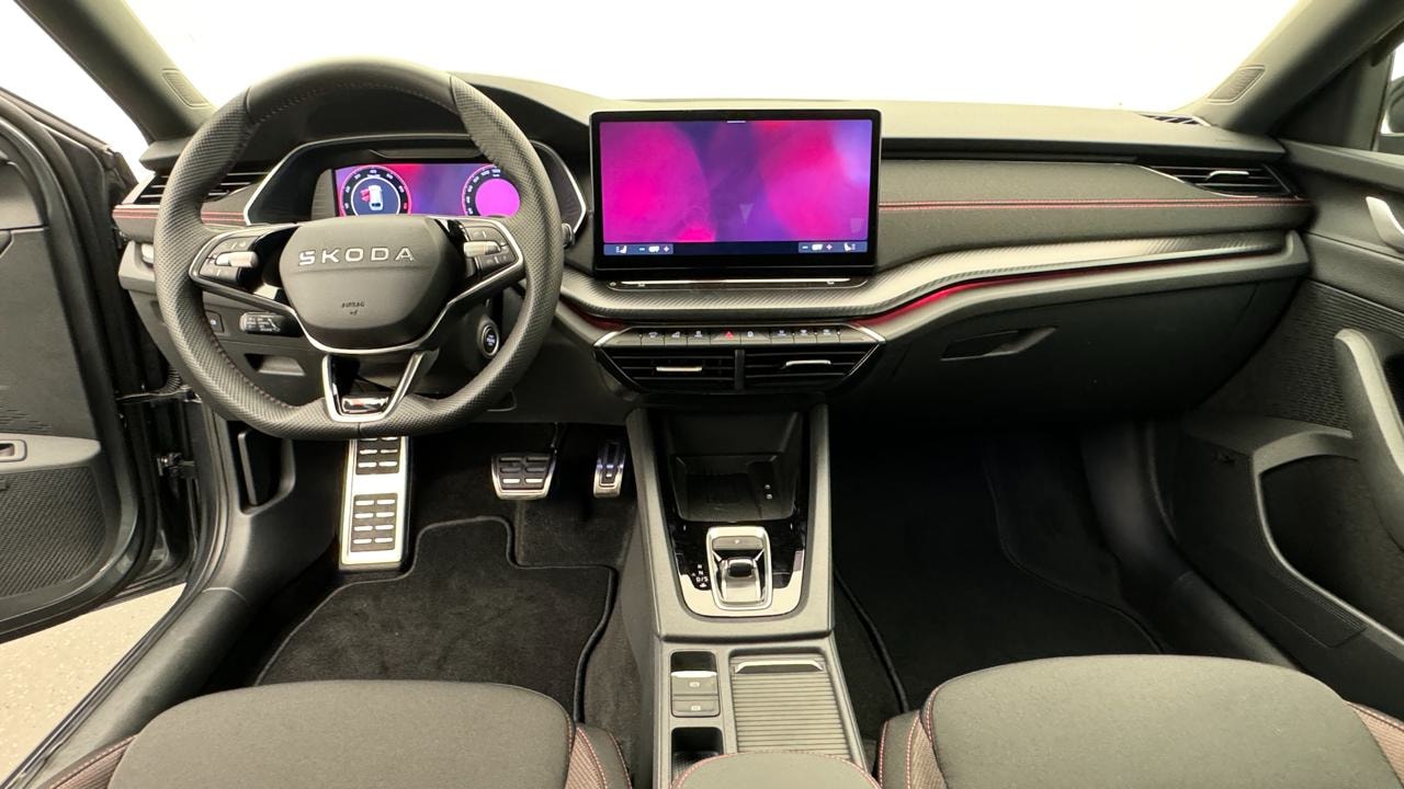 SKODA Octavia Combi 2.0 TSI DSG RS-image-5