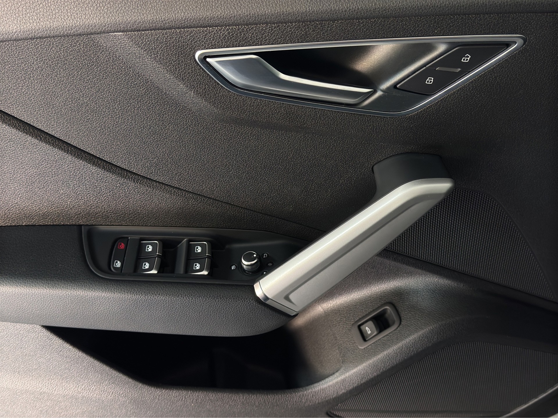 AUDI Q2 35 TFSI S line Business Edition S-tronic "Leder-Navi-Virtual Cockpit-RF.-Kamera"-image-8