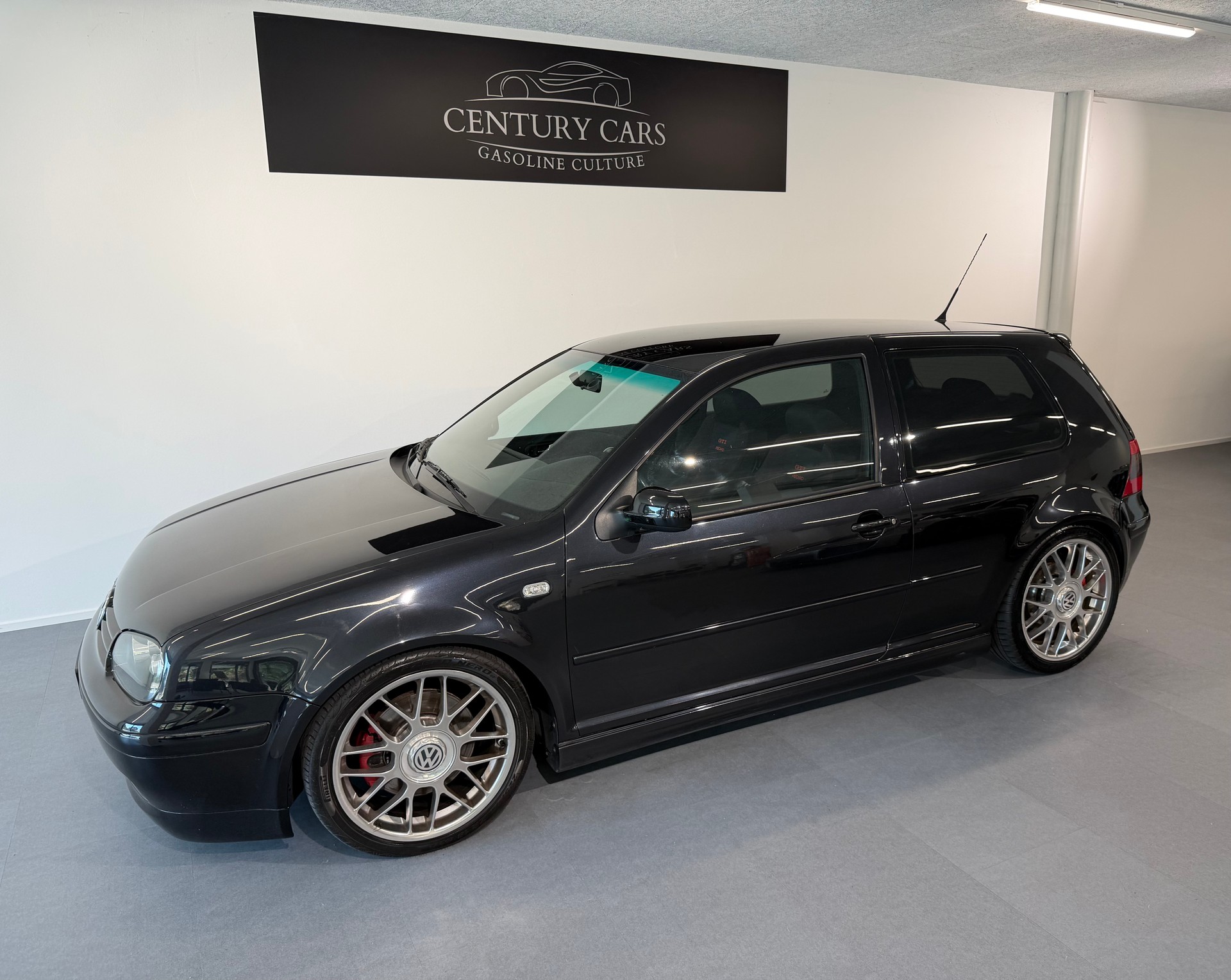 VW Golf 1.8 T GTI 25 Years-image-1