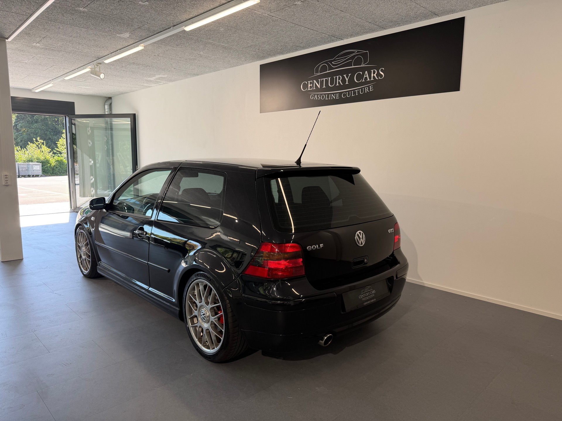 VW Golf 1.8 T GTI 25 Years-image-16