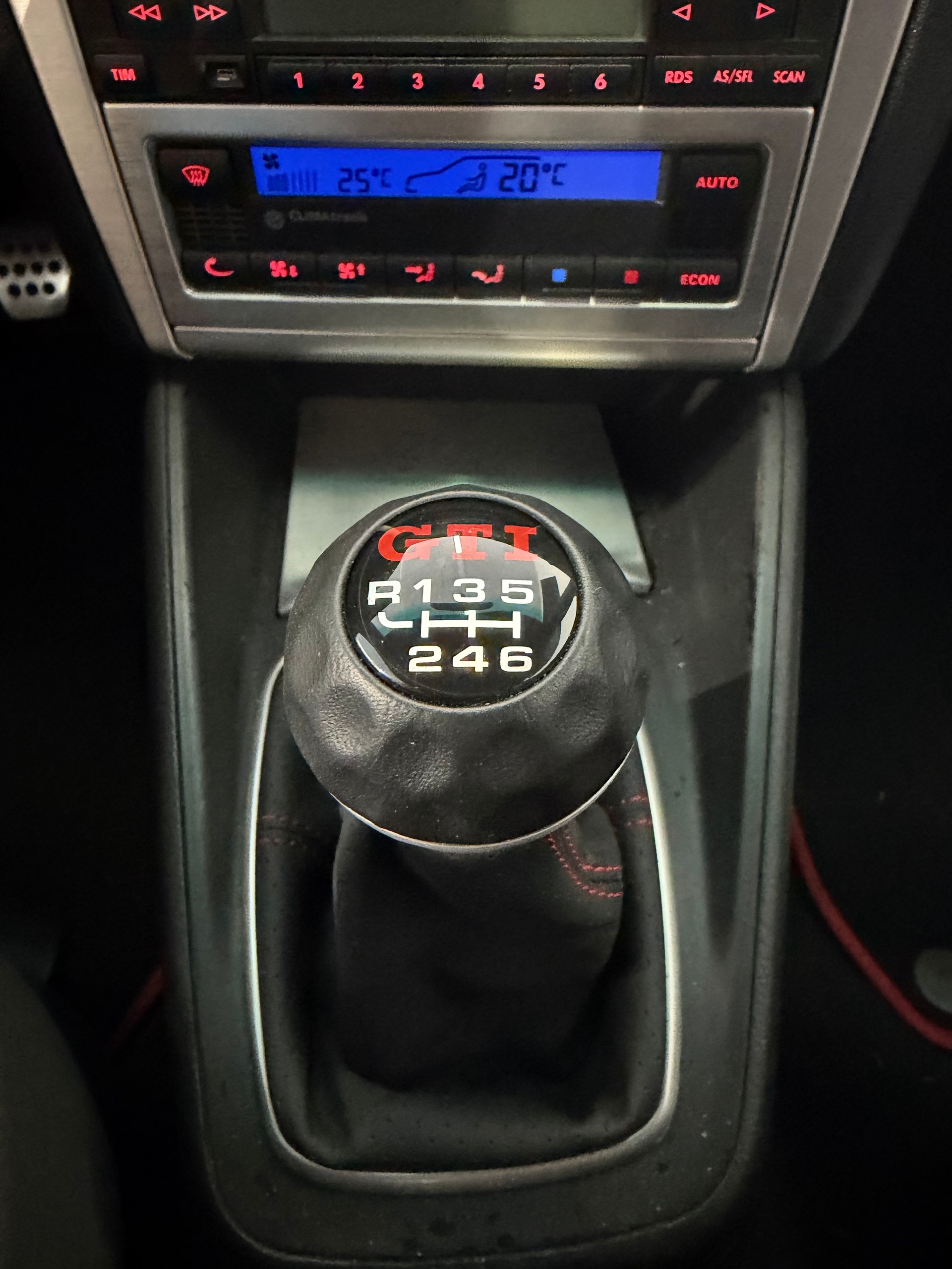 VW Golf 1.8 T GTI 25 Years-image-8