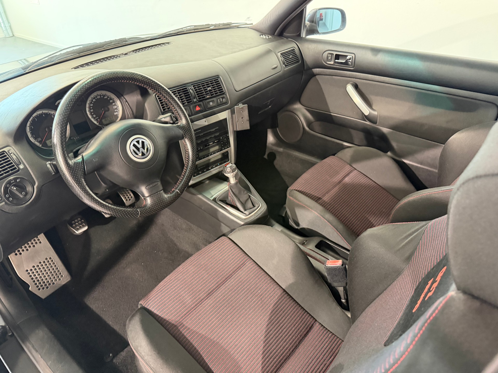 VW Golf 1.8 T GTI 25 Years-image-3