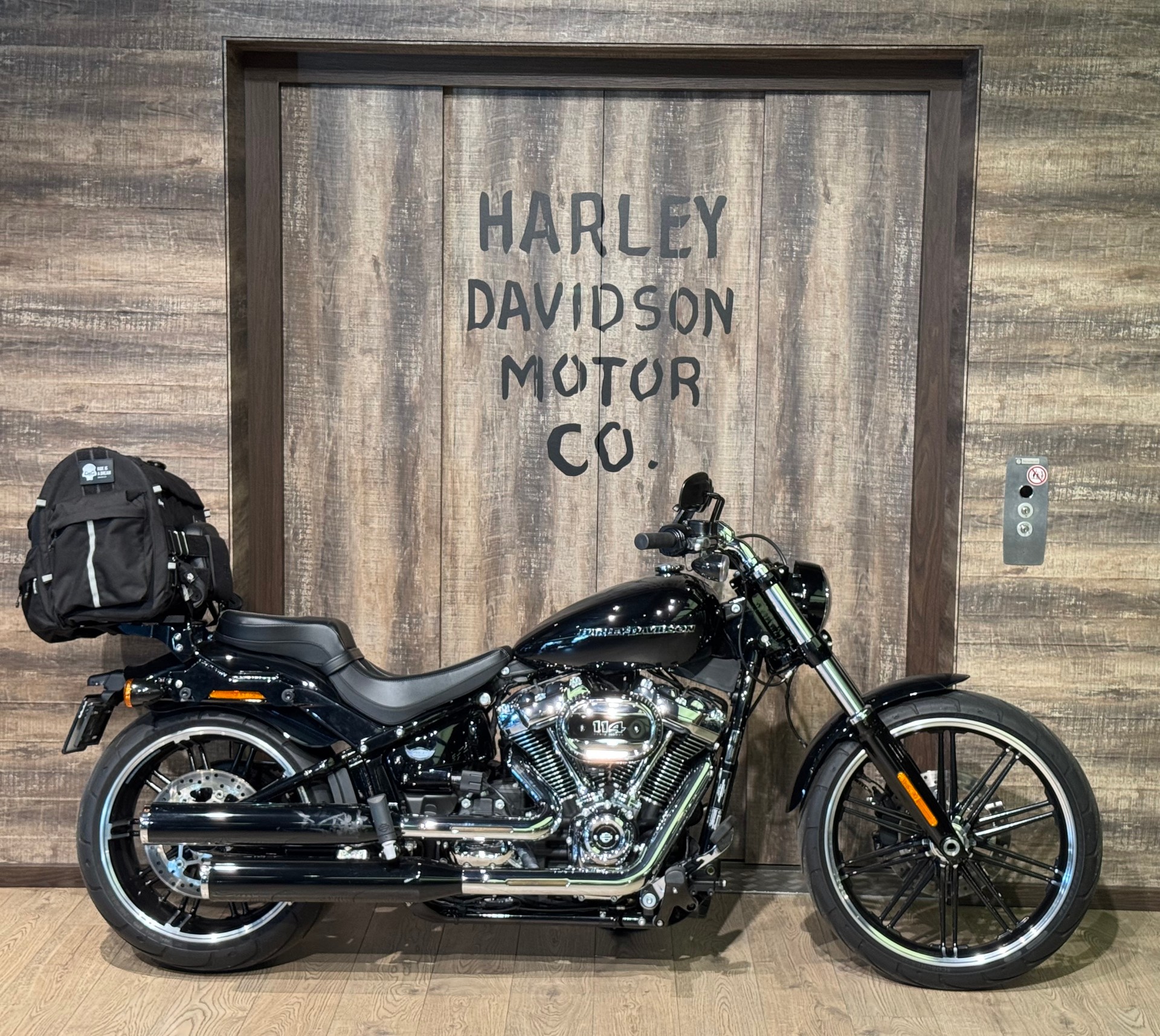 HARLEY-DAVIDSON FXBRS Breakout 114-showroom-element-1