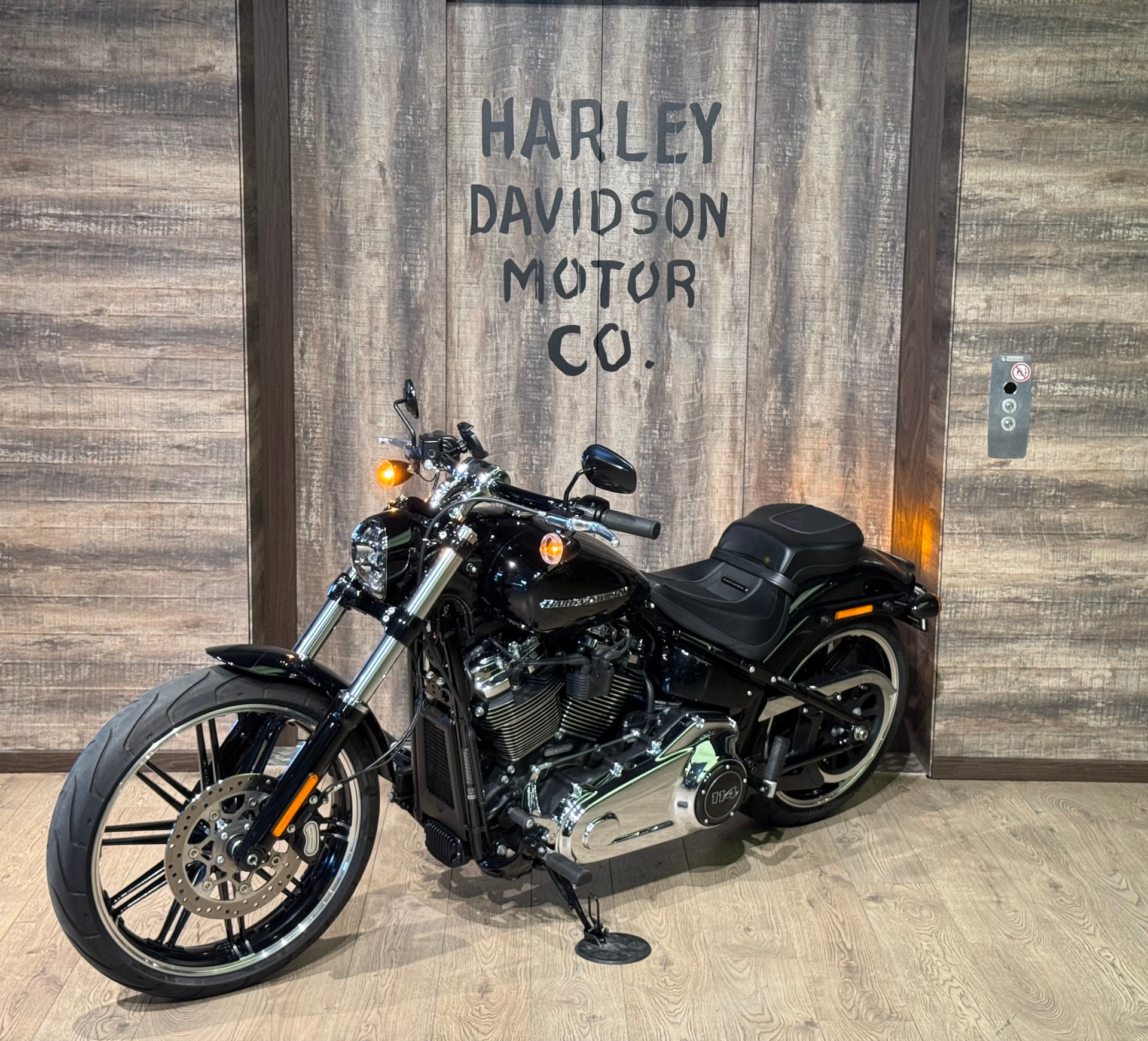 HARLEY-DAVIDSON FXBRS Breakout 114-showroom-element-3