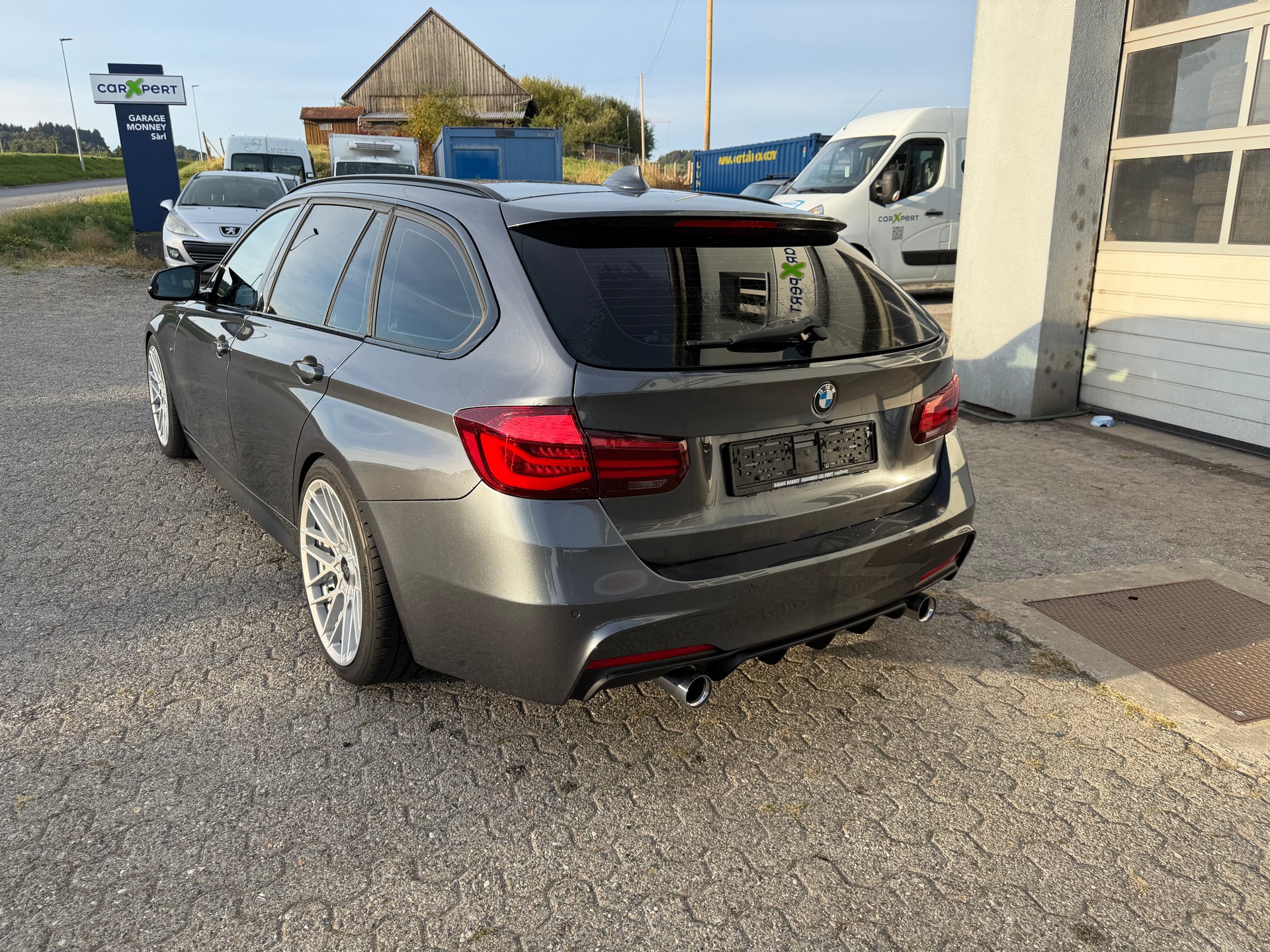 BMW 335i xDrive Touring Sport Line Steptronic-image-2
