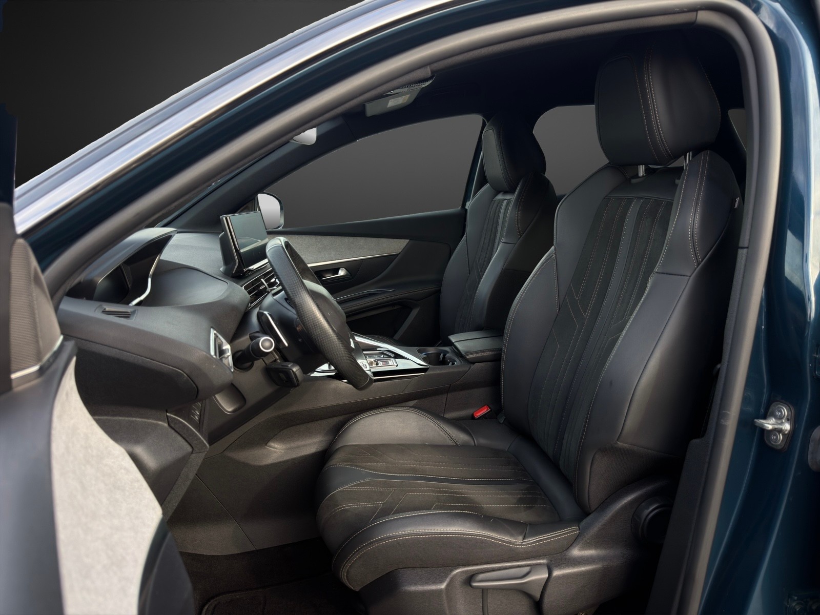 PEUGEOT 3008 1.5 BlueHDi GT Pack EAT8-image-6