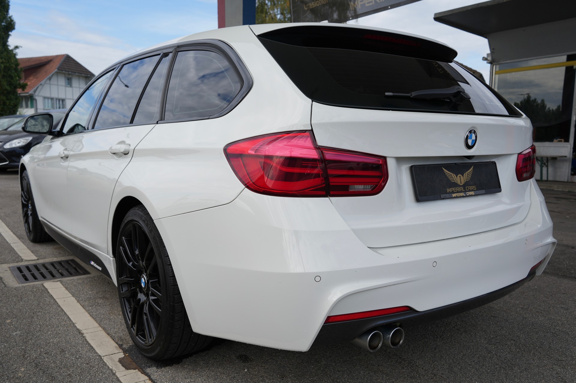 BMW 320d xDrive Touring M Sport Line Steptronic-image-2