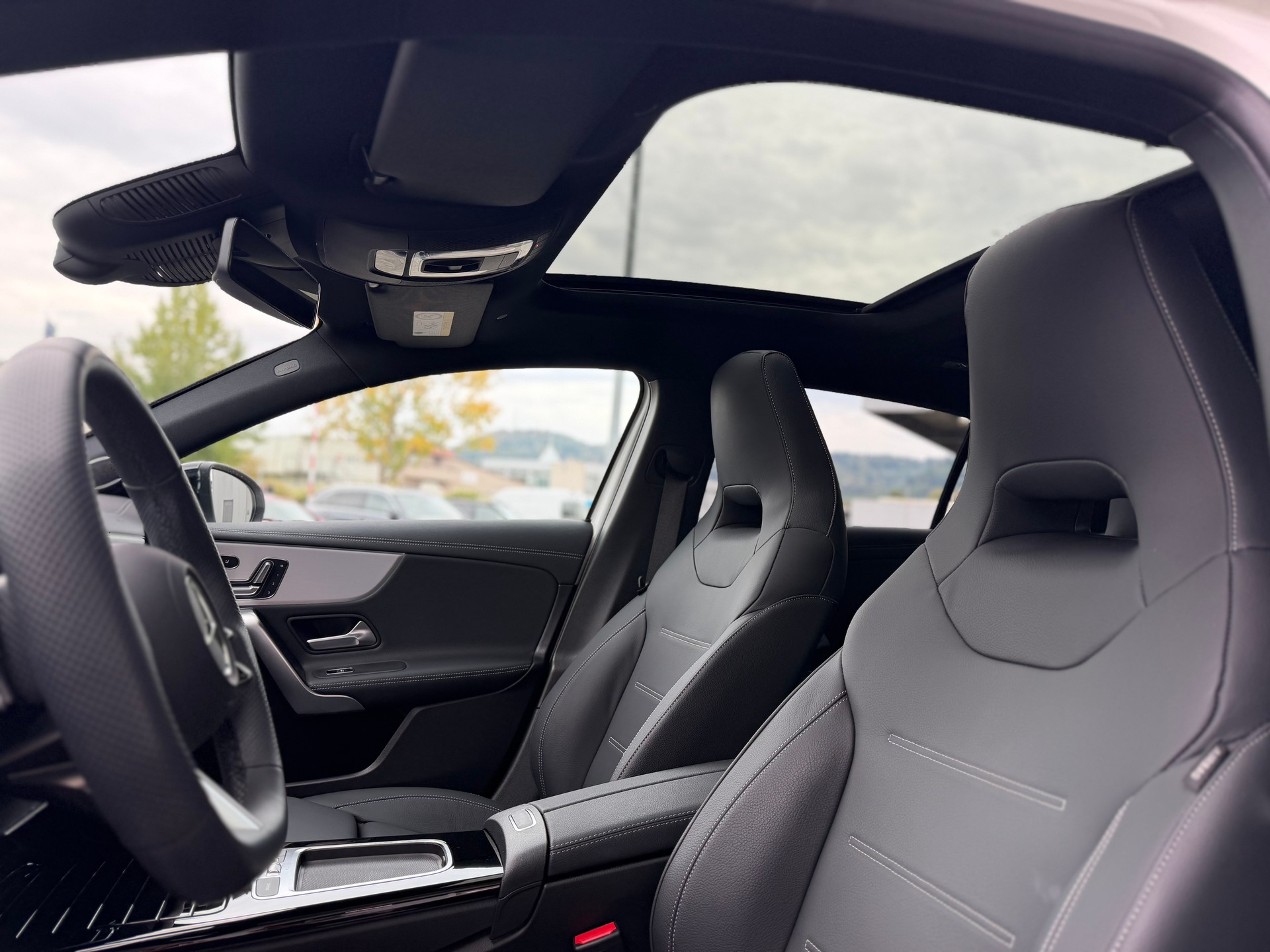 MERCEDES-BENZ A 200 AMG Line Premium Plus 7G-DCT-image-5