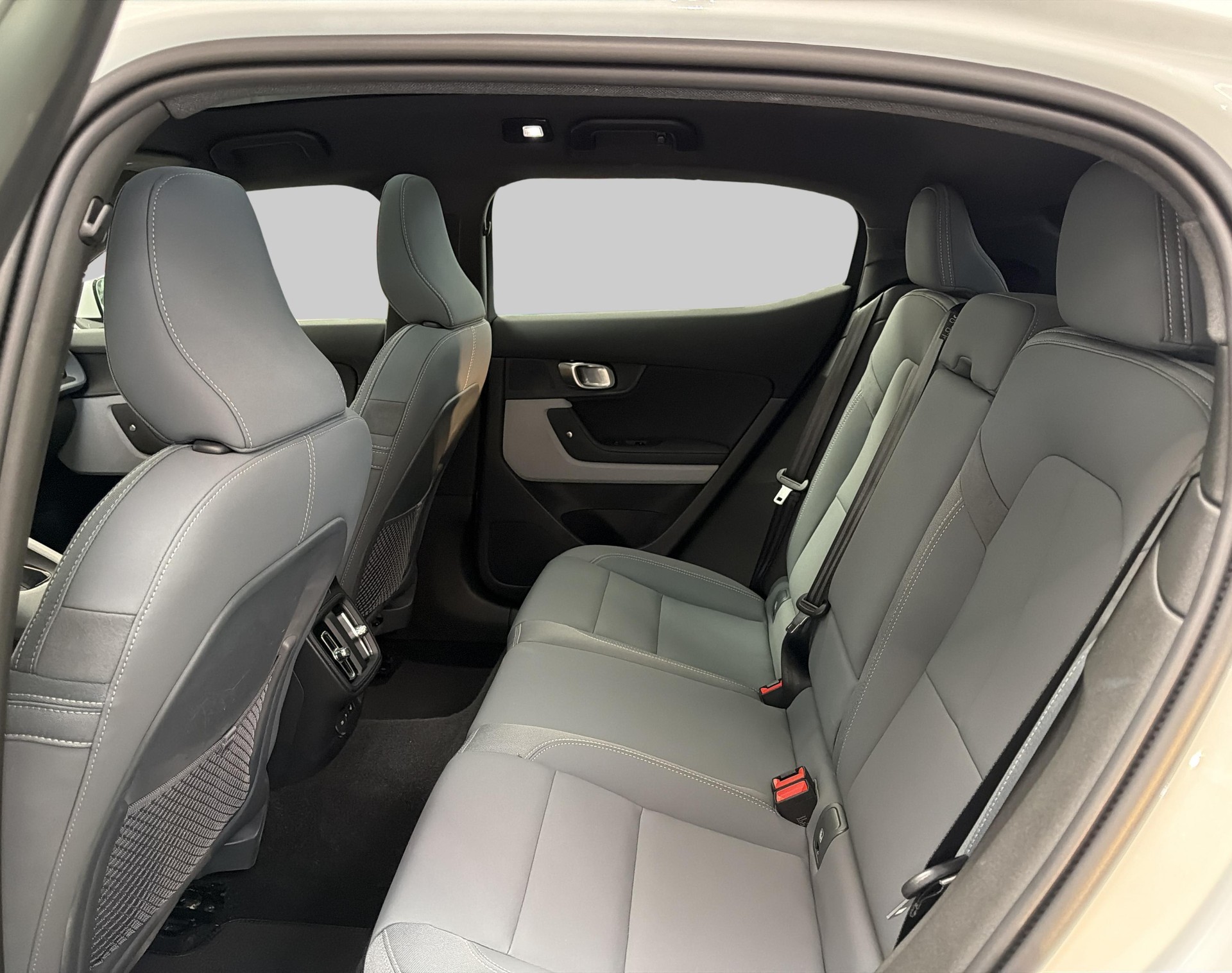 POLESTAR 2 Long Range Dual Motor-image-5