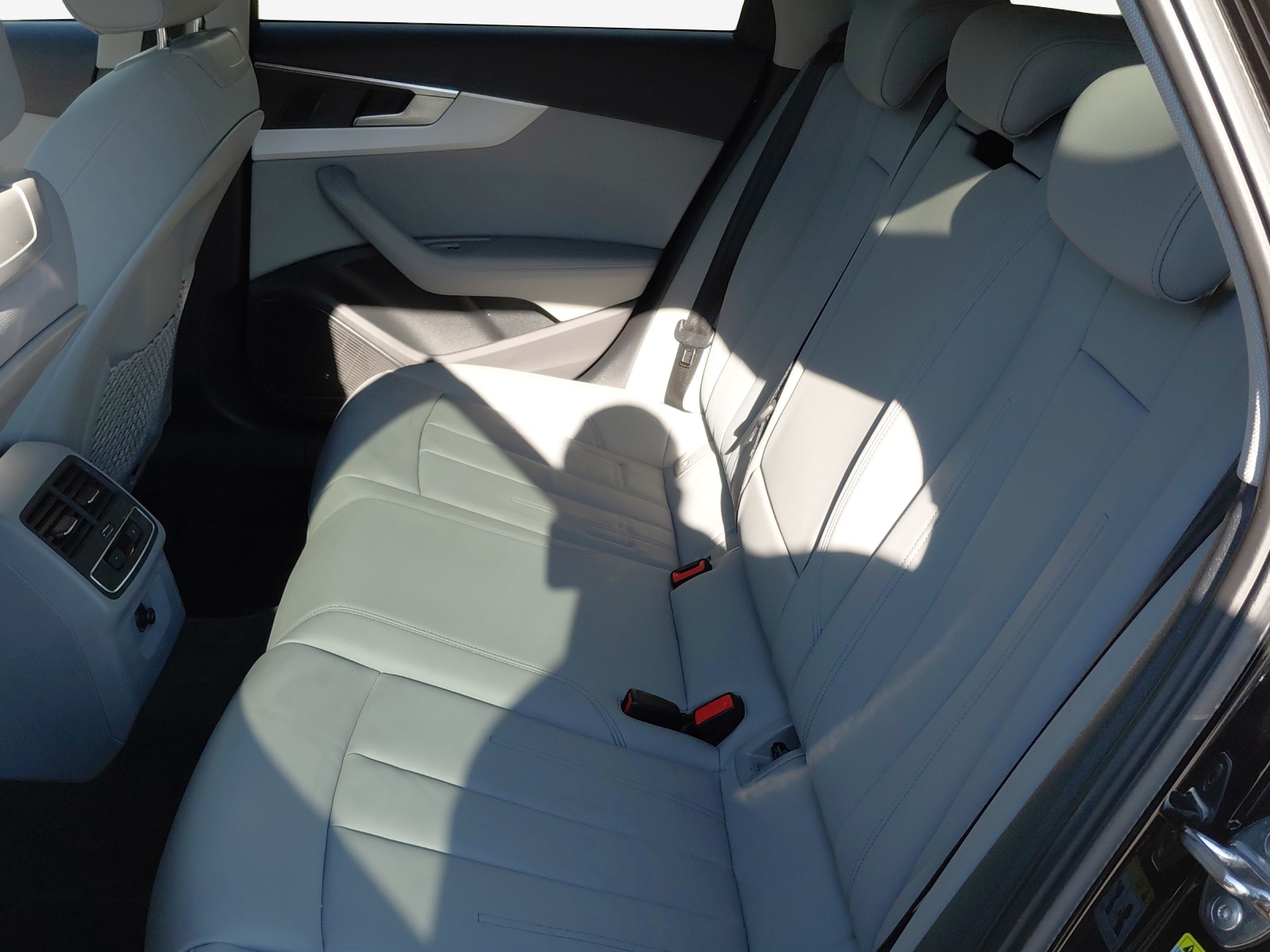 AUDI A4 Avant 40 TDI Attraction quattro S-tronic-image-11