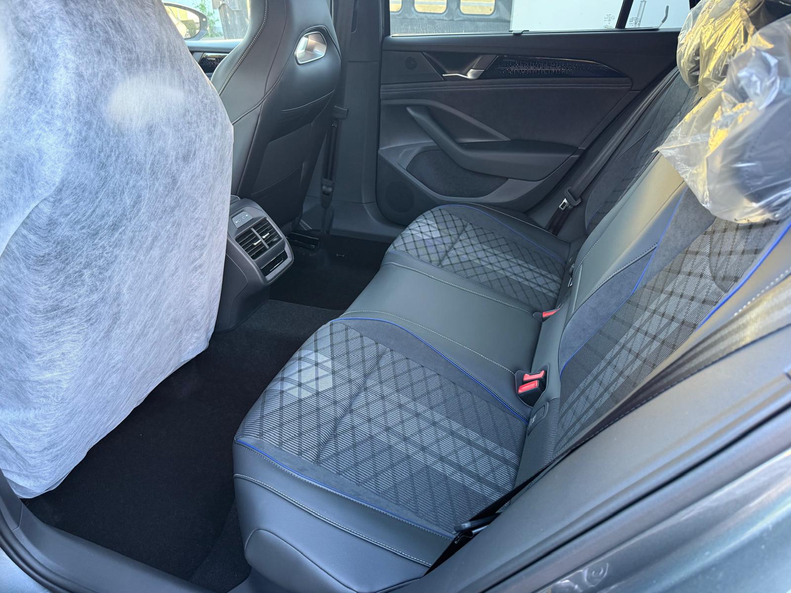 VW Passat Variant 2.0 TSI evo4 R-Line 4 Motion DSG-image-6
