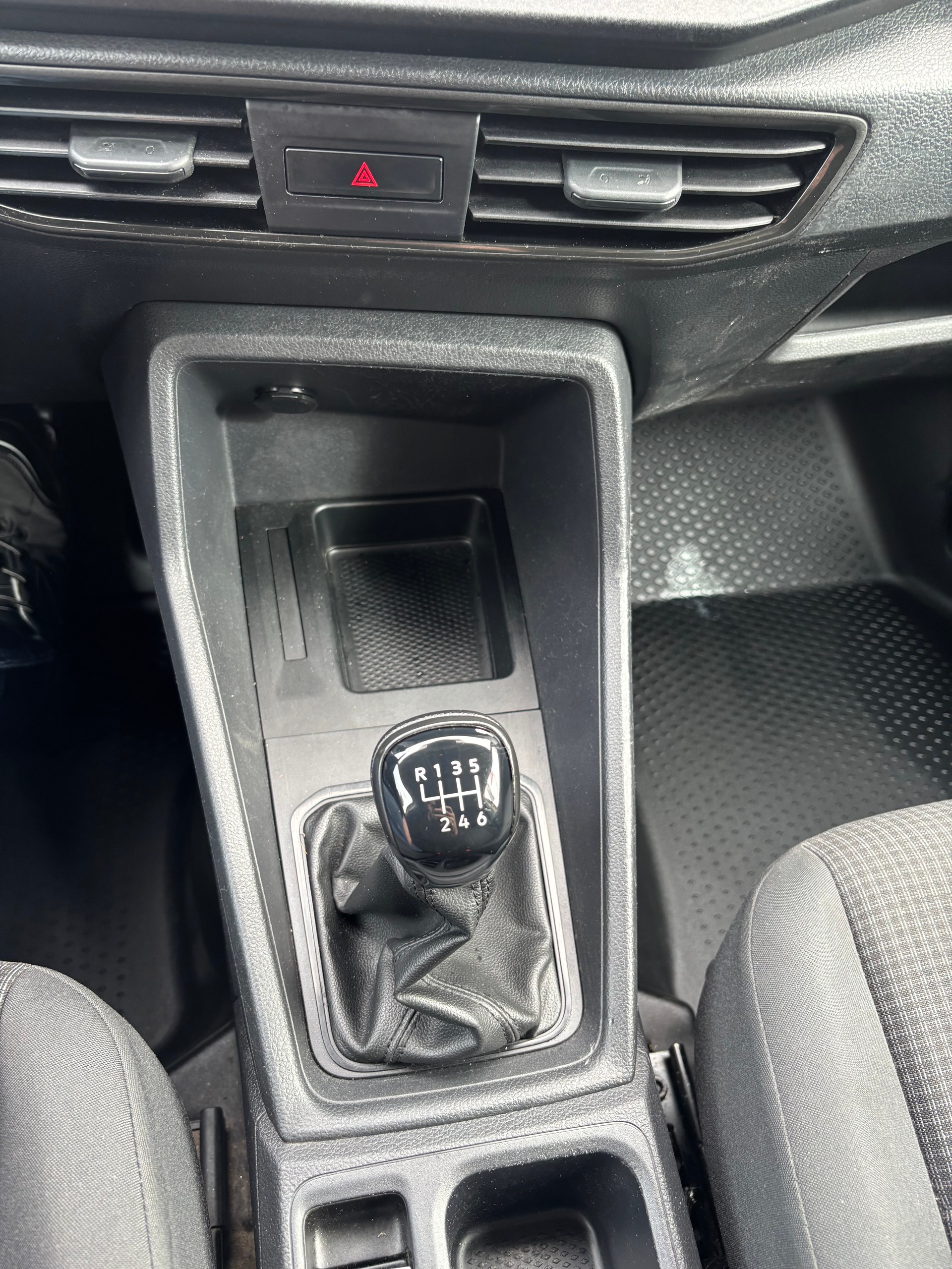 VW Caddy Cargo 2.0TDI Maxi 4Motion-image-10