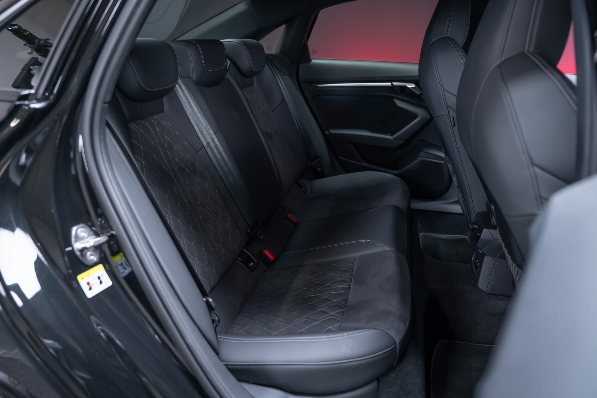 AUDI S3 Limousine 2.0 TFSI quattro S-Tronic / Sportsitze / Tempomat / Sitzheizung-image-17