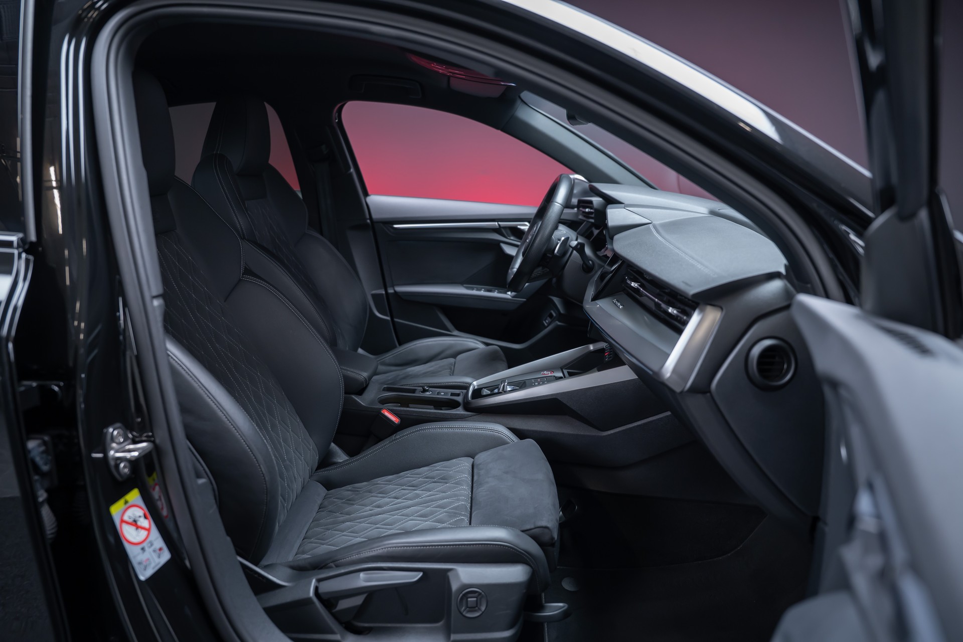 AUDI S3 Limousine 2.0 TFSI quattro S-Tronic / Sportsitze / Tempomat / Sitzheizung-image-19