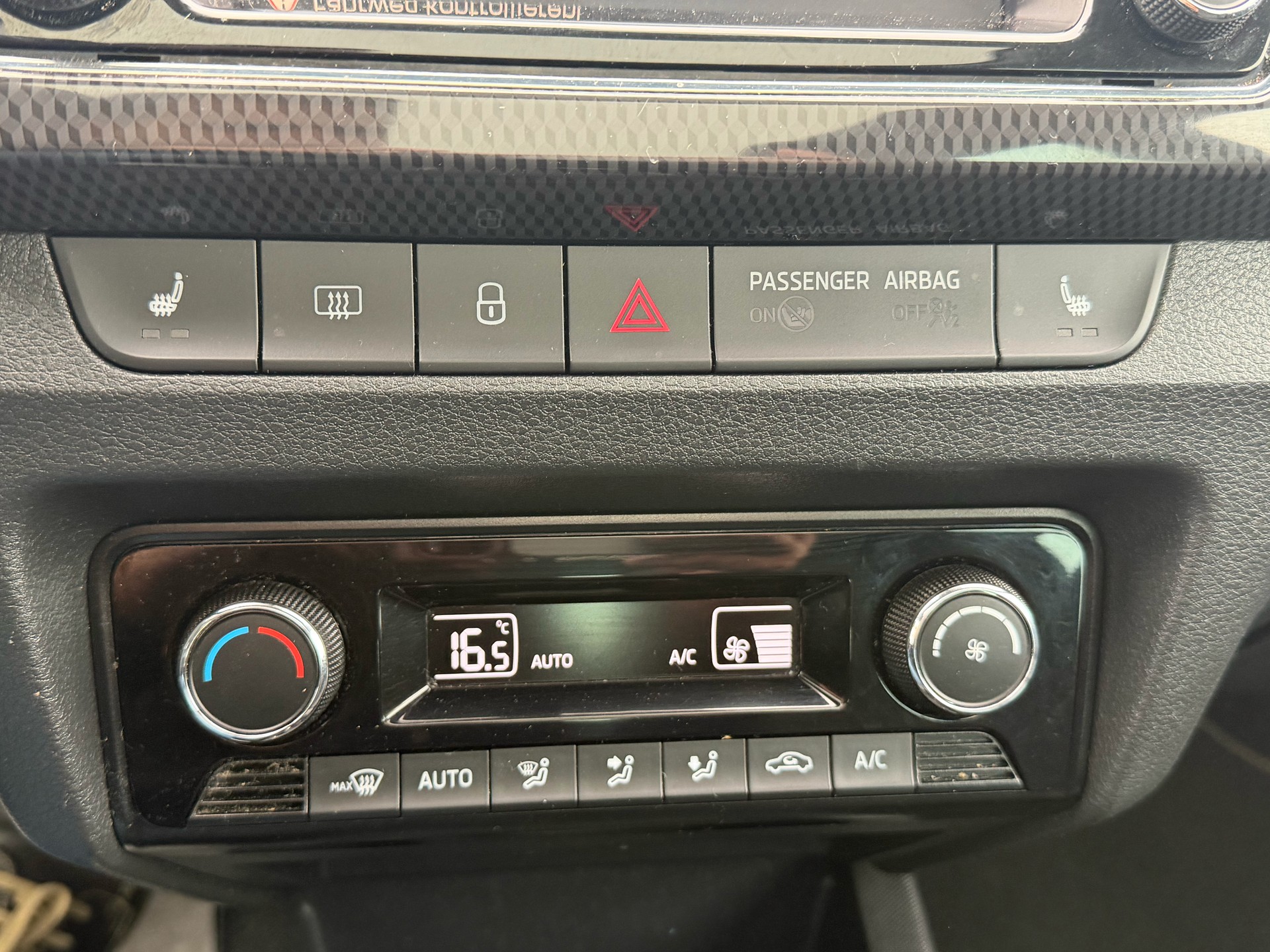 SKODA Fabia 1.0 TSI Monte Carlo-image-17