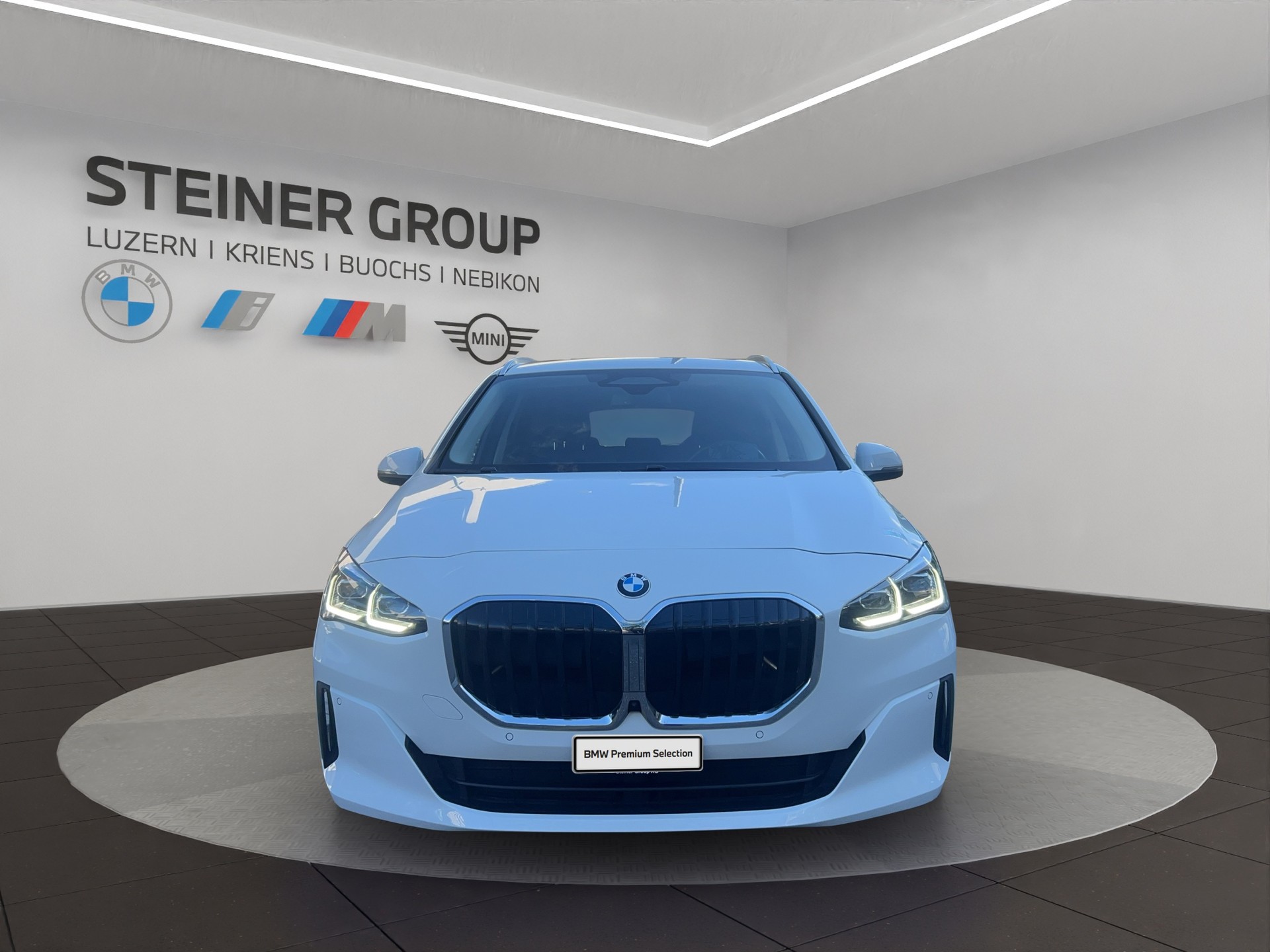 BMW 223d Active Tourer xDrive DKG-showroom-element-1