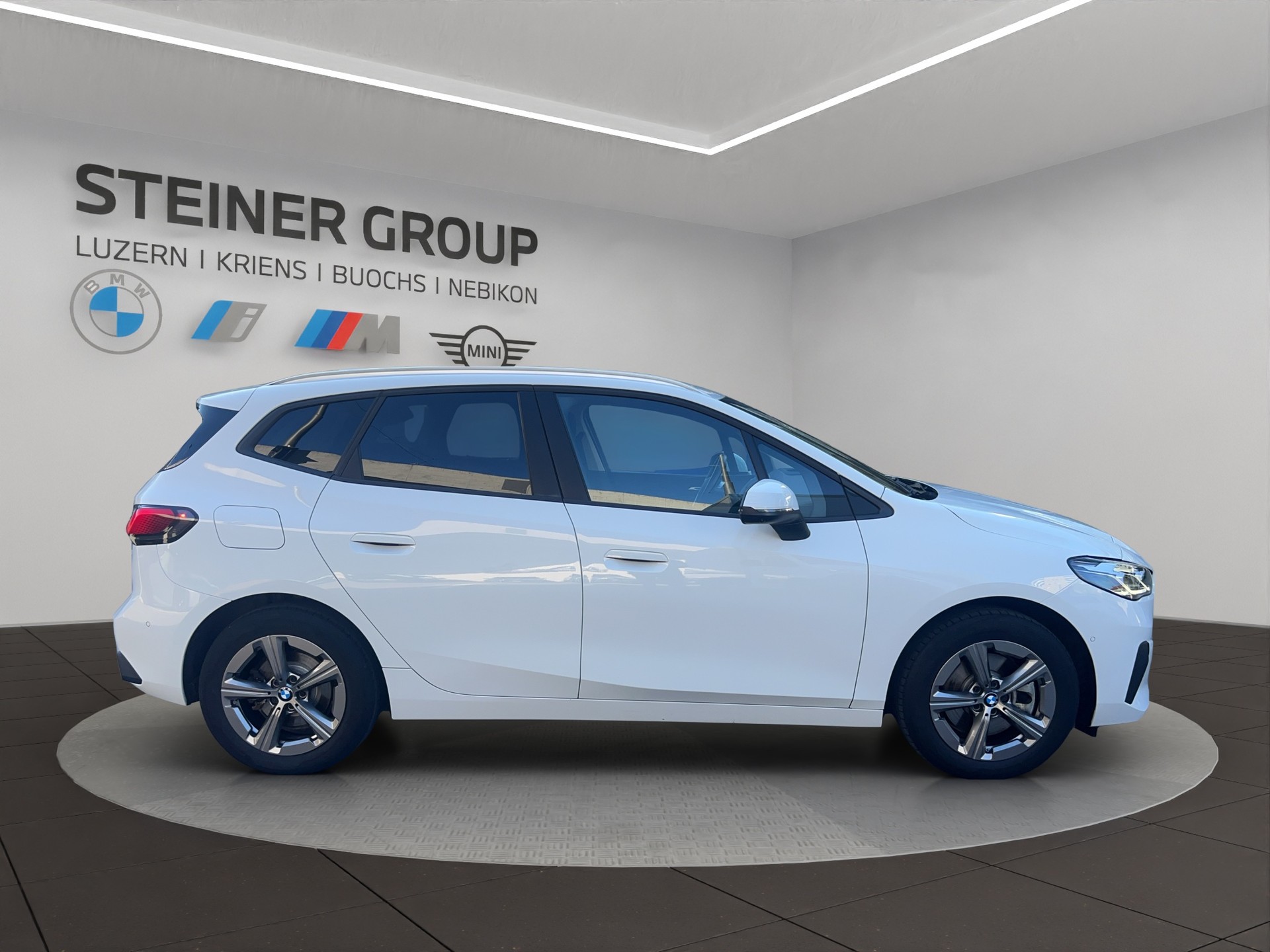 BMW 223d Active Tourer xDrive DKG-showroom-element-3