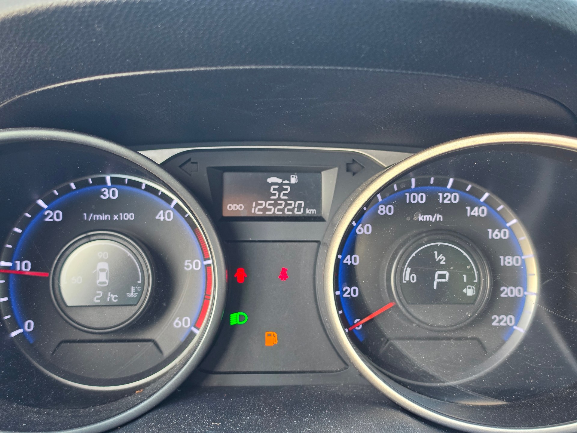 HYUNDAI iX 35 2.0 CRDi Premium 4WD Automatic-image-11