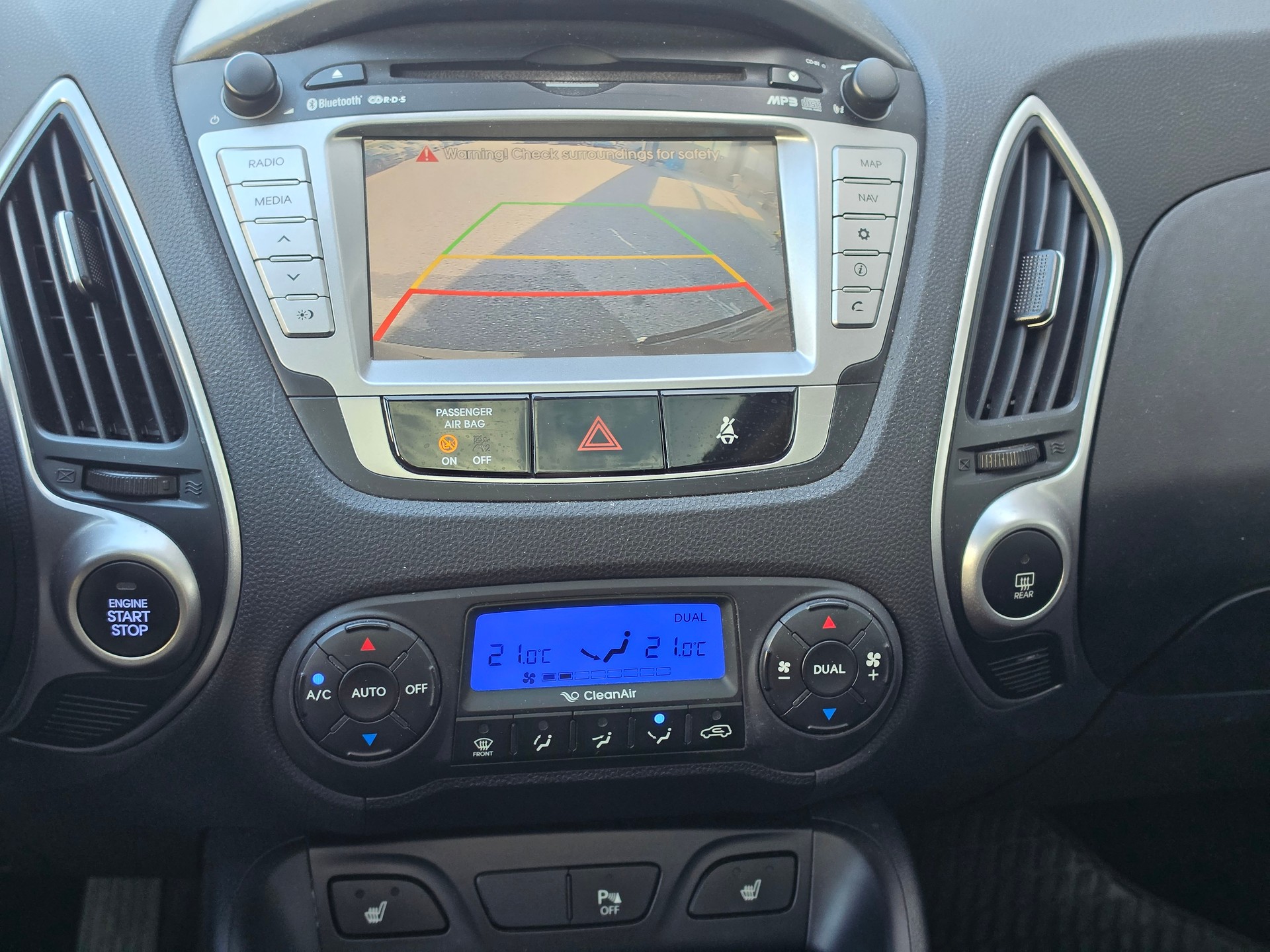 HYUNDAI iX 35 2.0 CRDi Premium 4WD Automatic-image-12