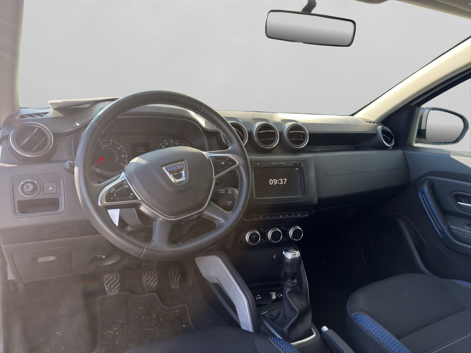 DACIA Duster 1.3 TCe 150 Celebration 4WD-image-6