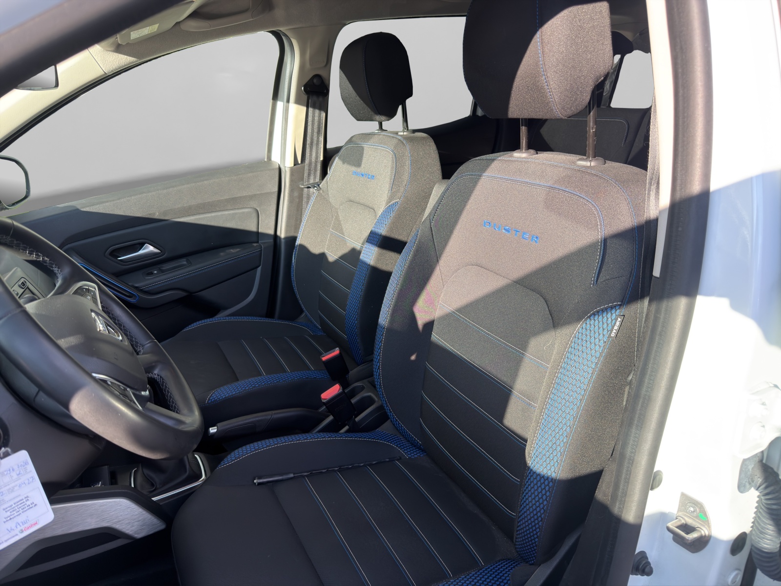 DACIA Duster 1.3 TCe 150 Celebration 4WD-image-8
