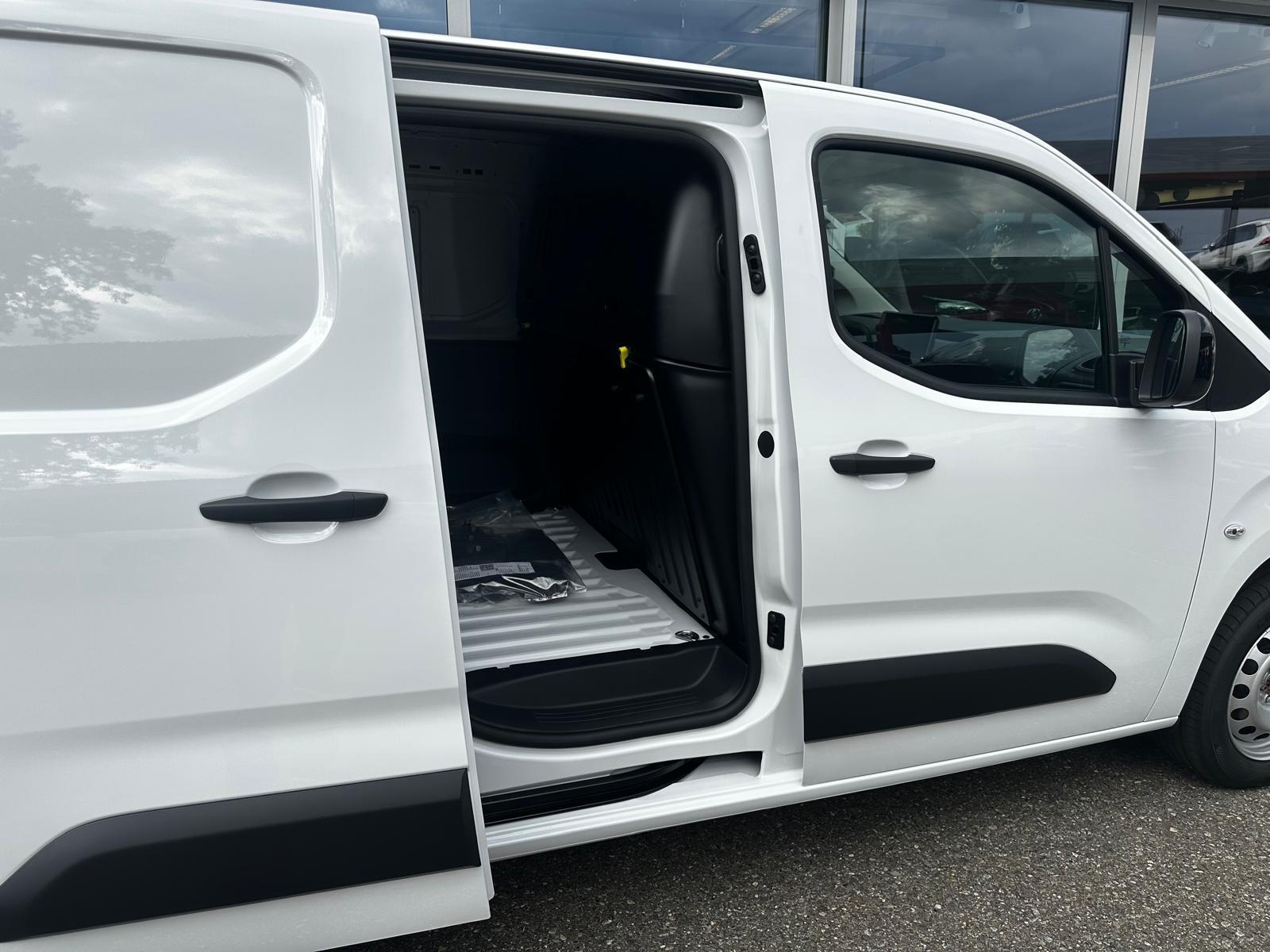 TOYOTA PROACE CITY Van L2 1.5 D Active-image-10