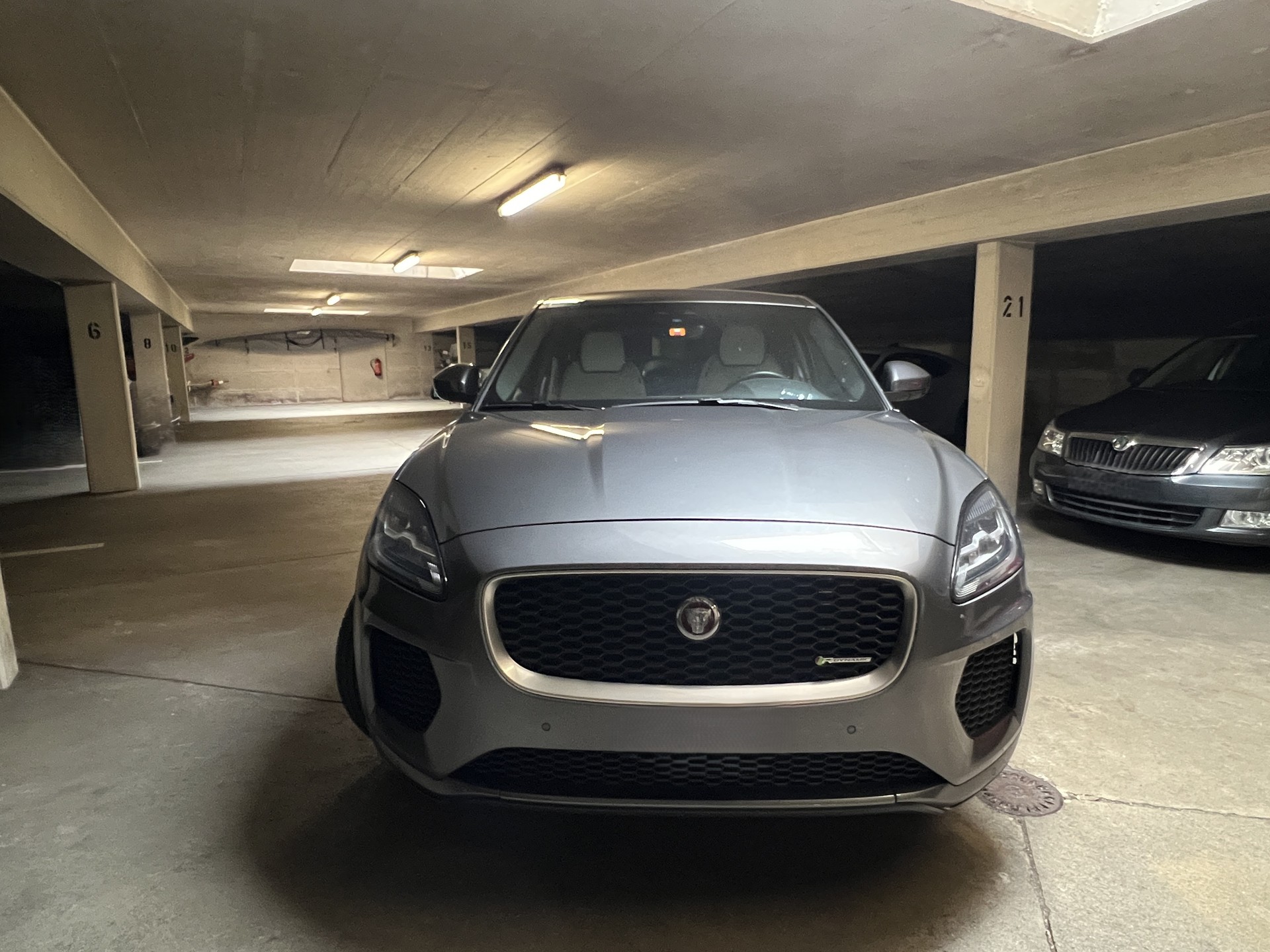 JAGUAR 2.0 D 180 R-Dynamic HSE AWD-image-2