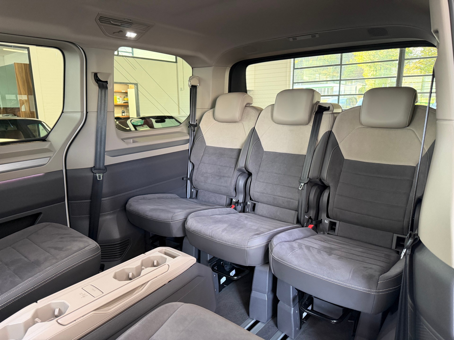 VW Multivan 2.0 TSI Style DSG * 204 PS * 7 SITZE * LEDER ALCANTARA *-image-11