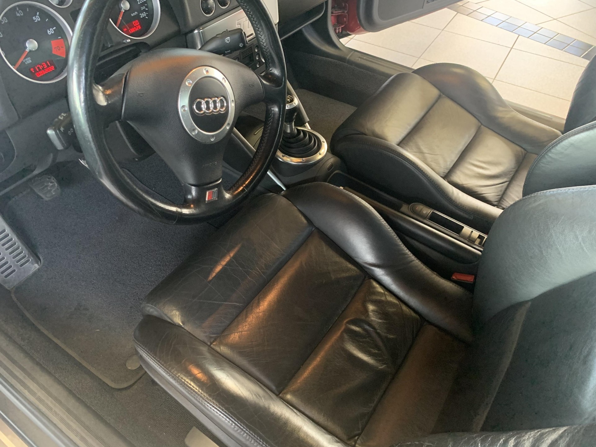 AUDI TT Roadster 1.8 T quattro-image-6