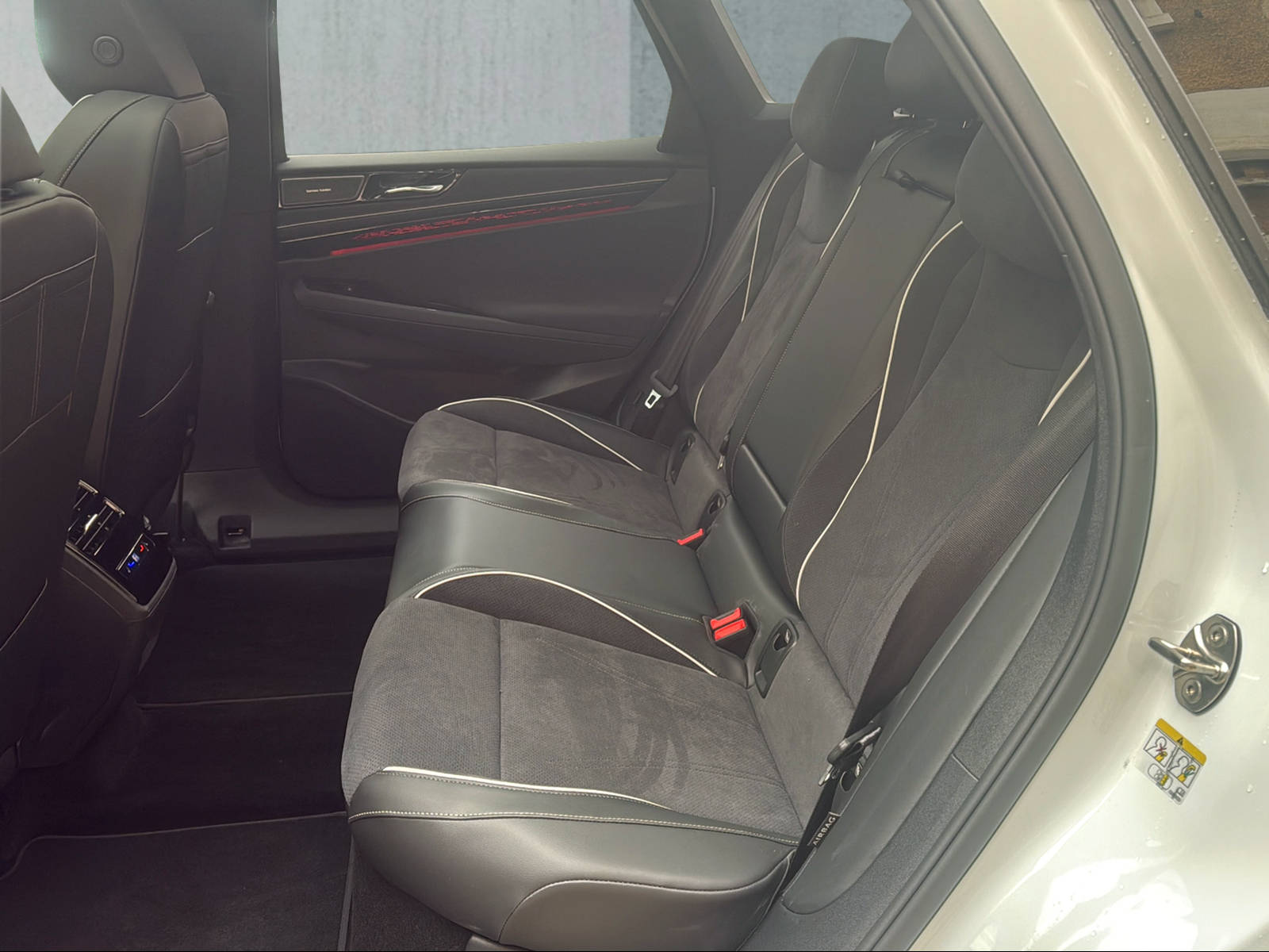 VW ID.7 Tourer Pro 77 kWh United-image-14