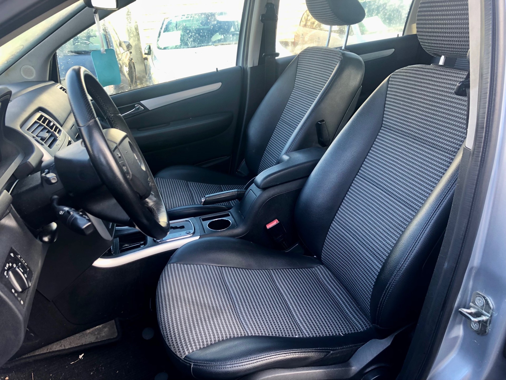 MERCEDES-BENZ B 200-image-8