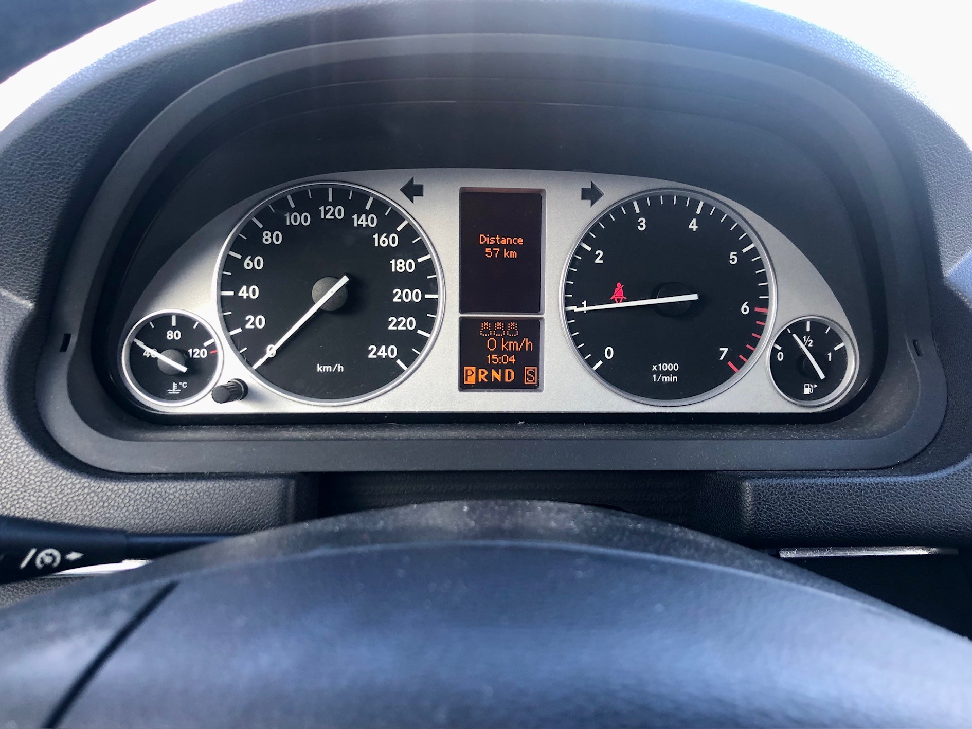 MERCEDES-BENZ B 200-image-9