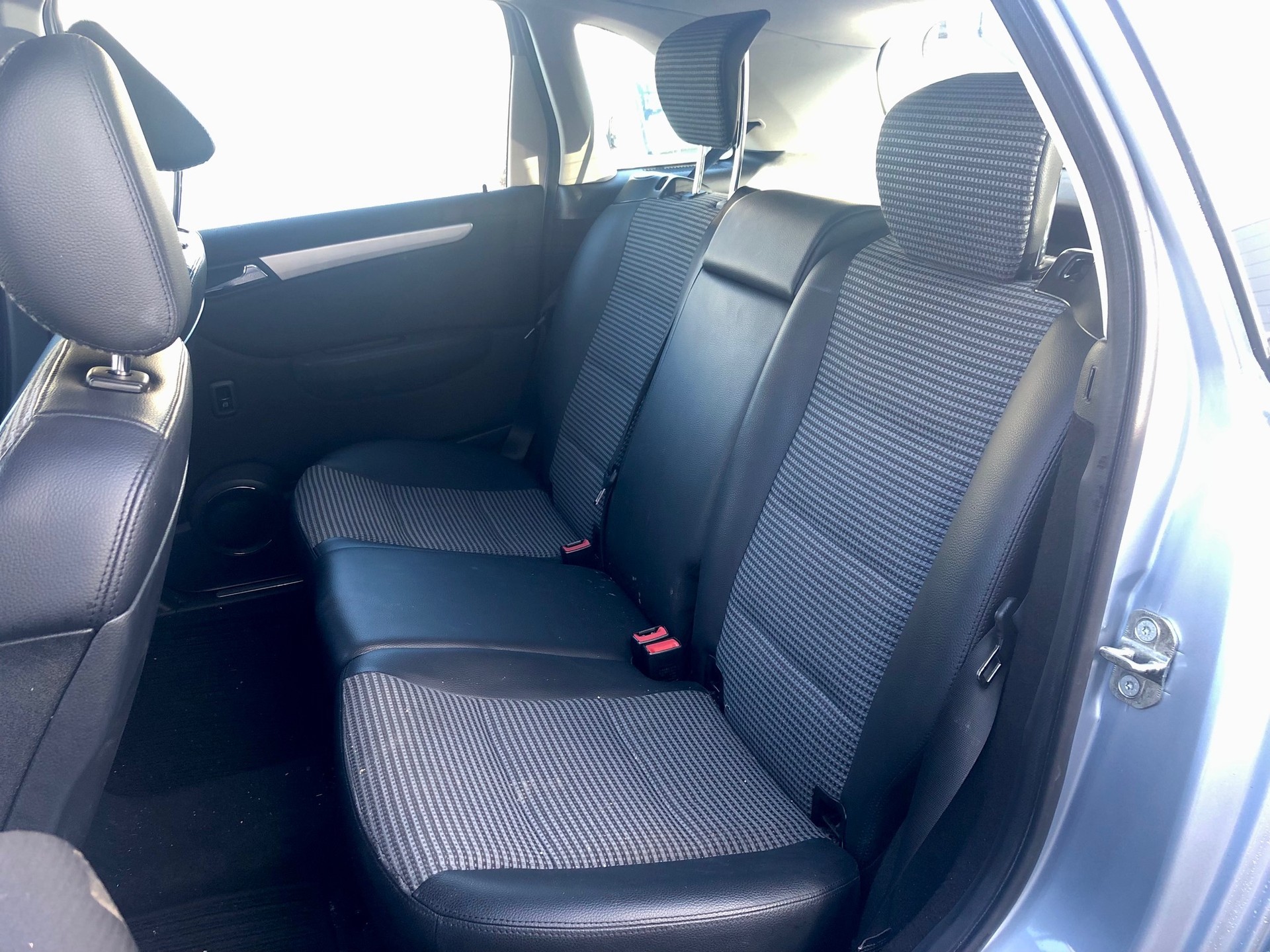 MERCEDES-BENZ B 200-image-12