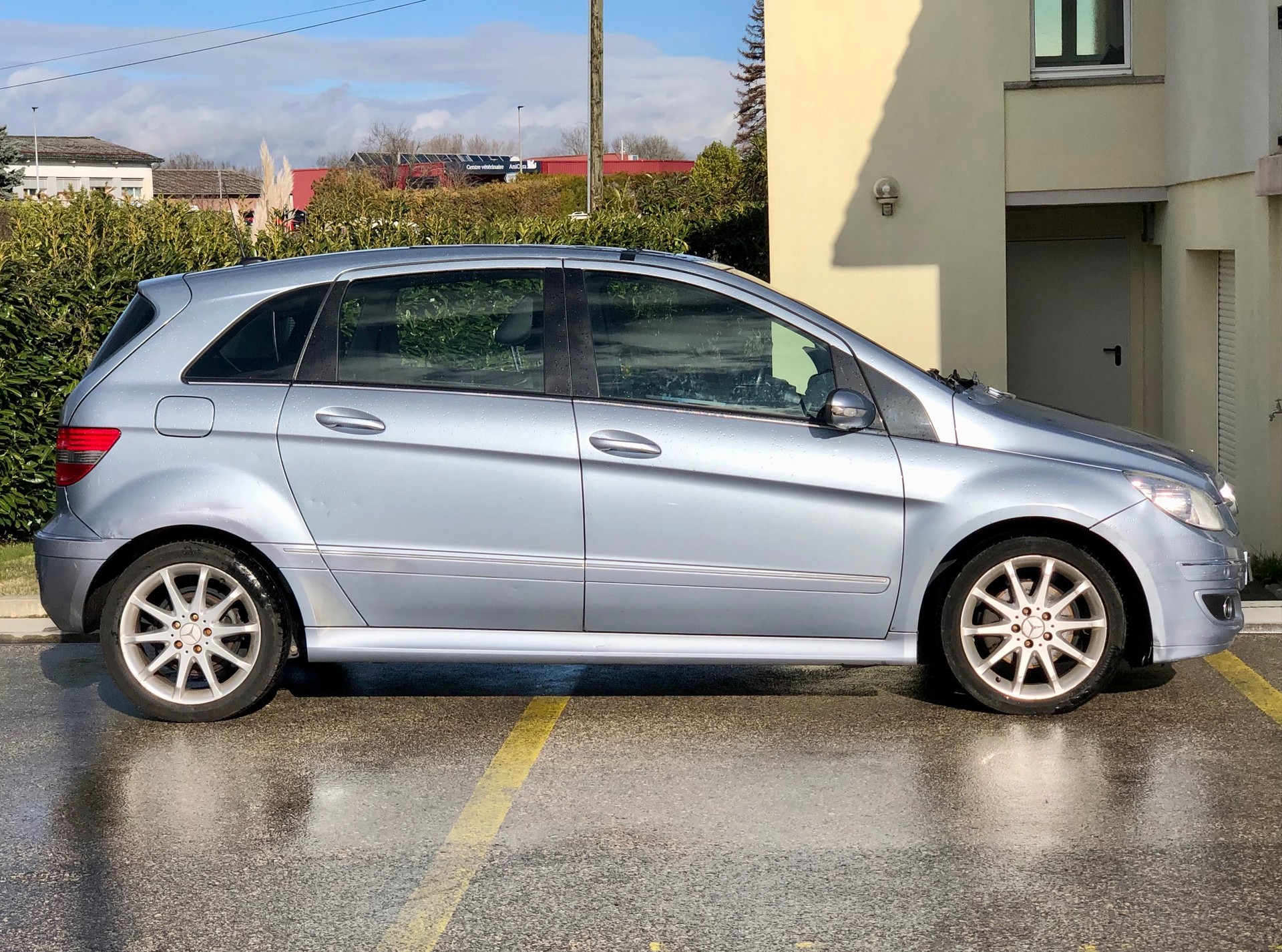 MERCEDES-BENZ B 200-image-6