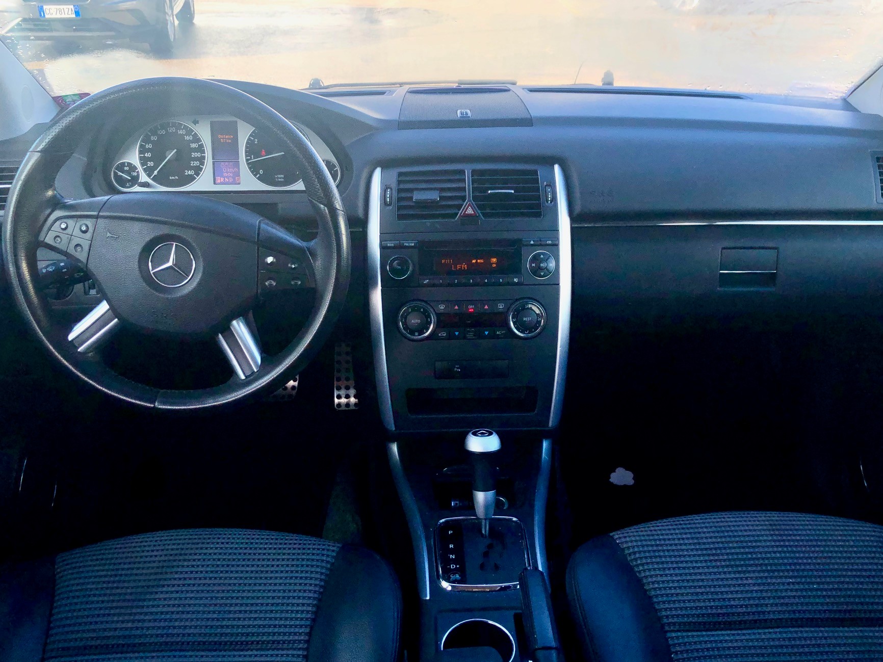 MERCEDES-BENZ B 200-image-10